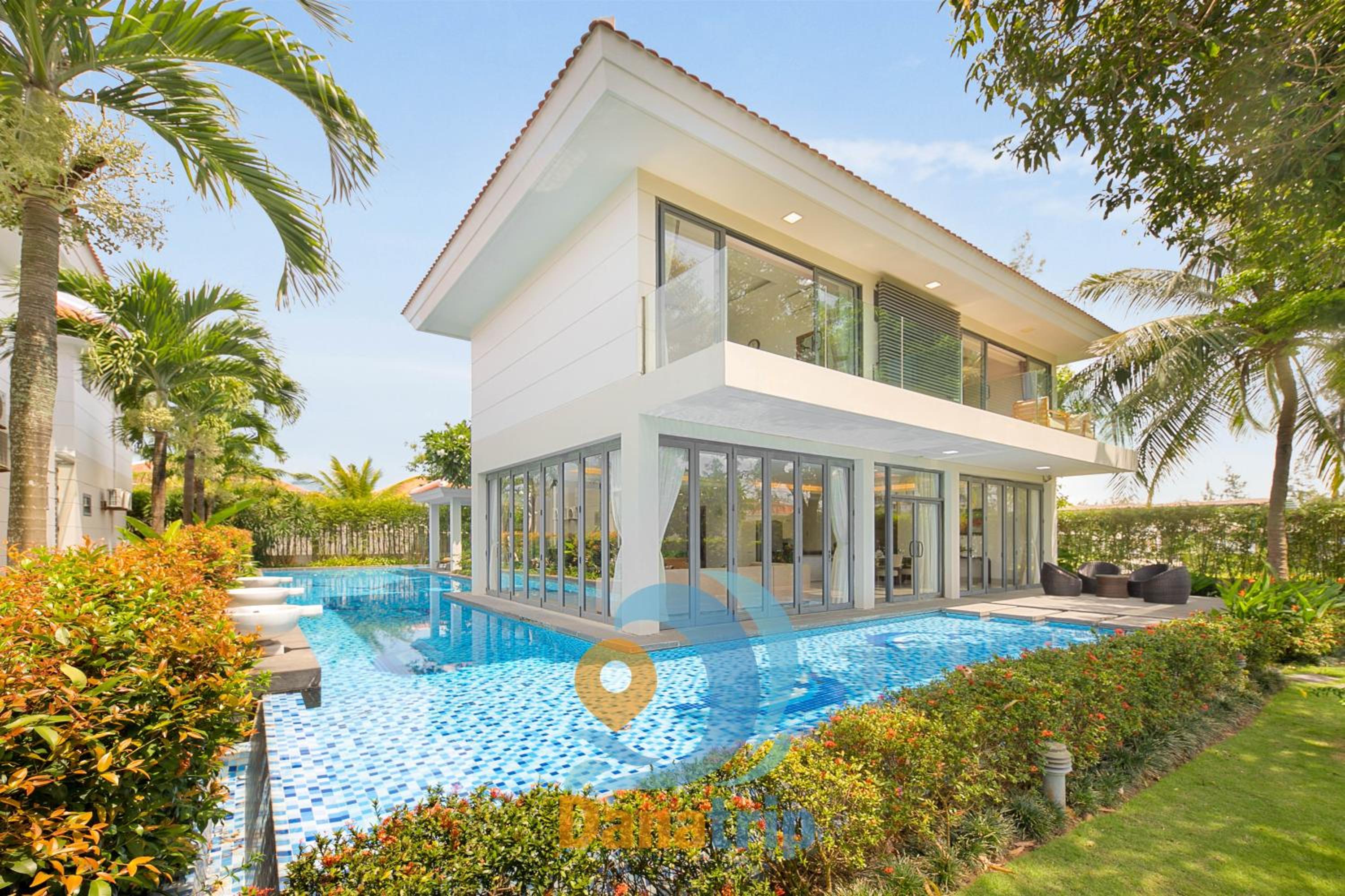 Stunning Ocean Villa Close To The Beach view 3
