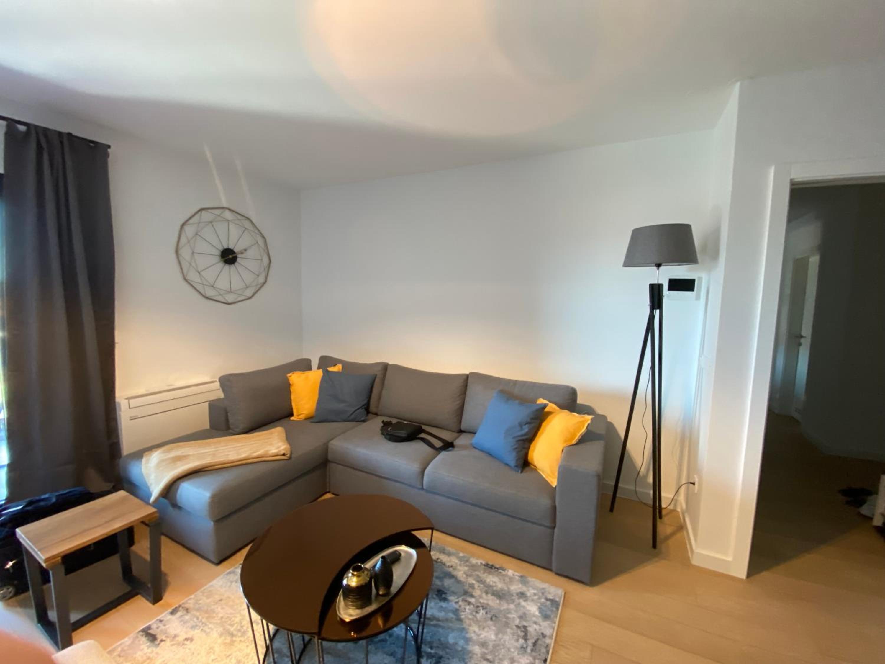 Mark's place Luxury Apartment with free private garage view 4