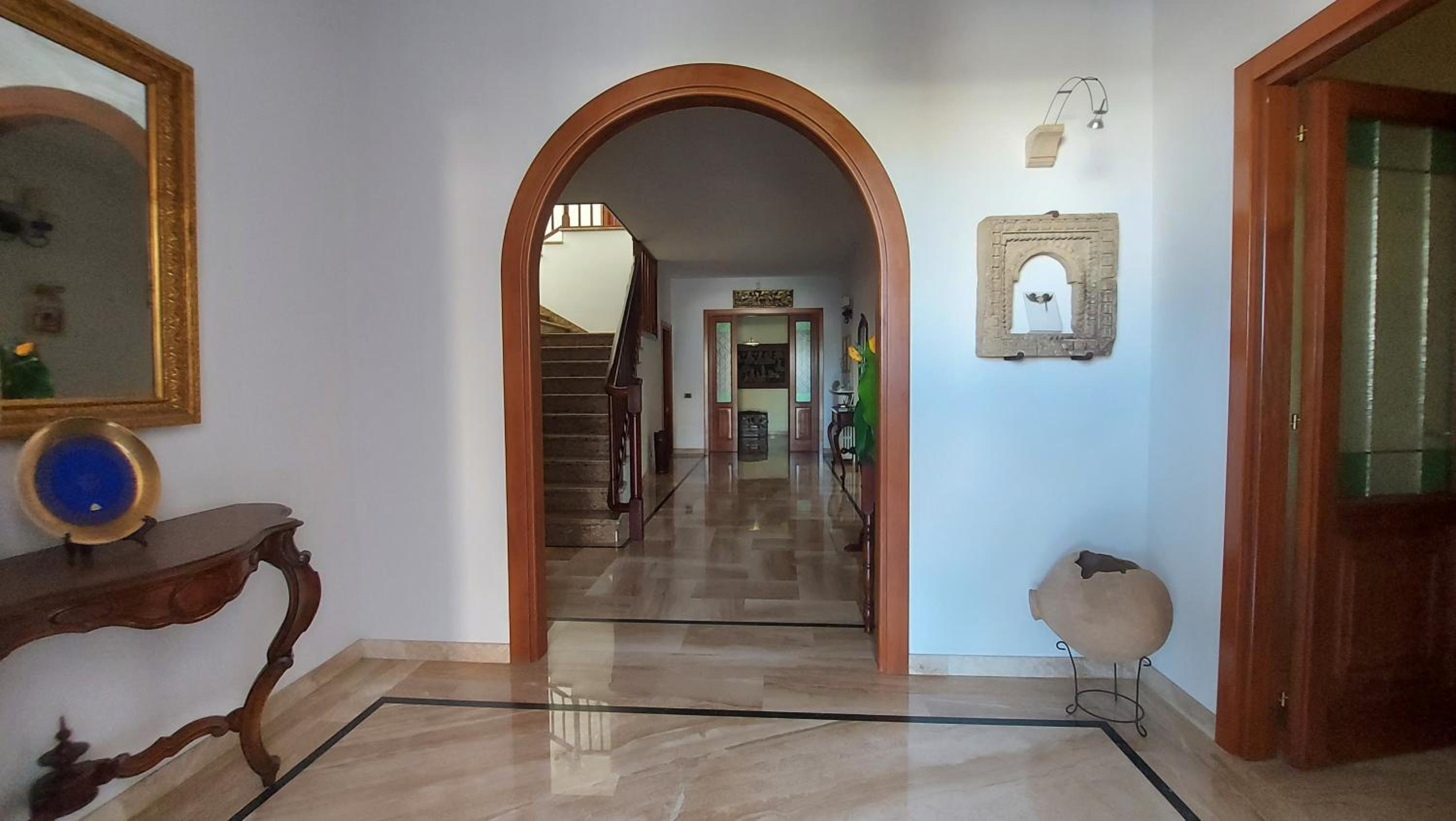 The Rosa's Luxury House view 3