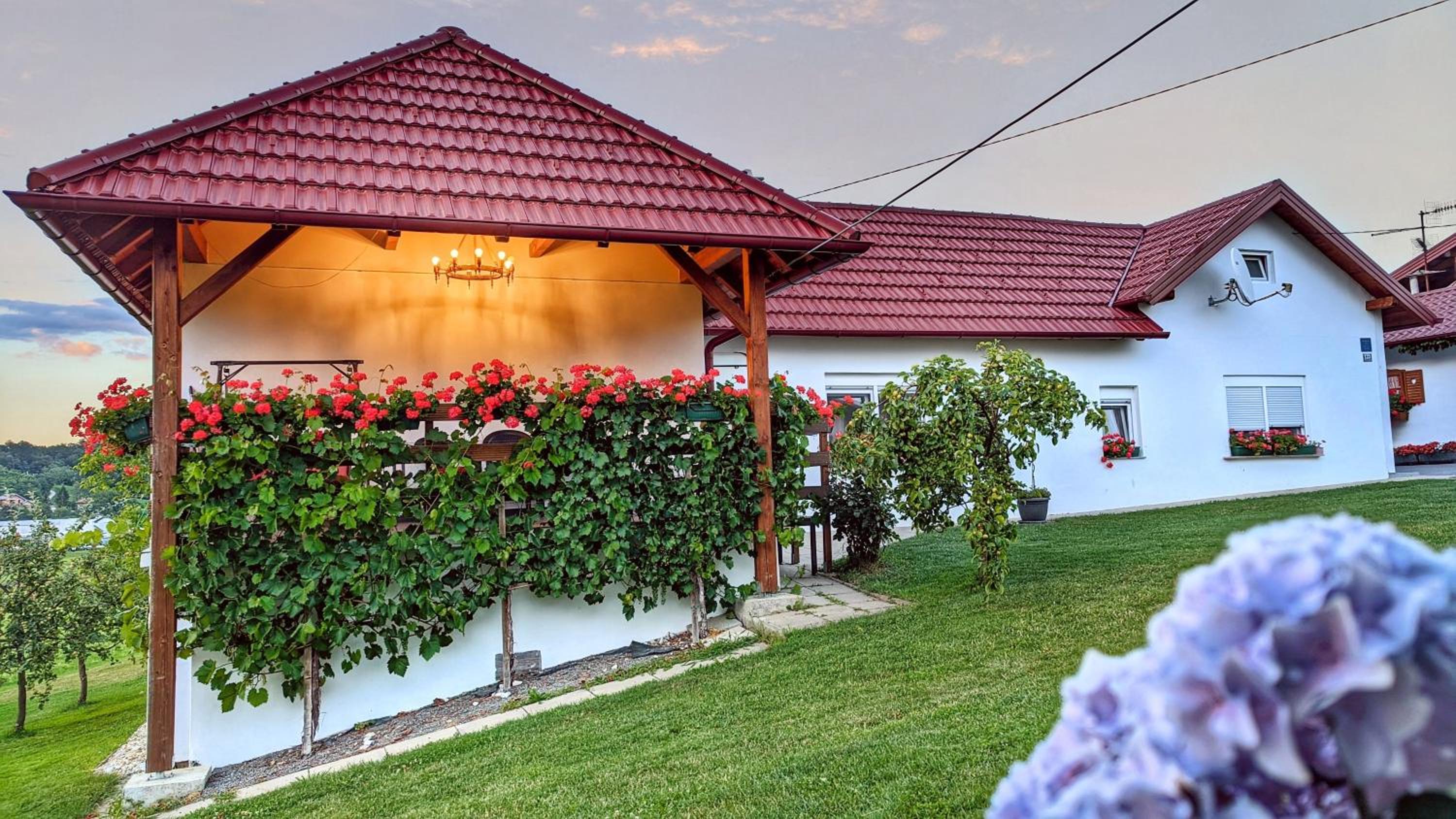 Hotel Holiday Home Rojko - Image 1