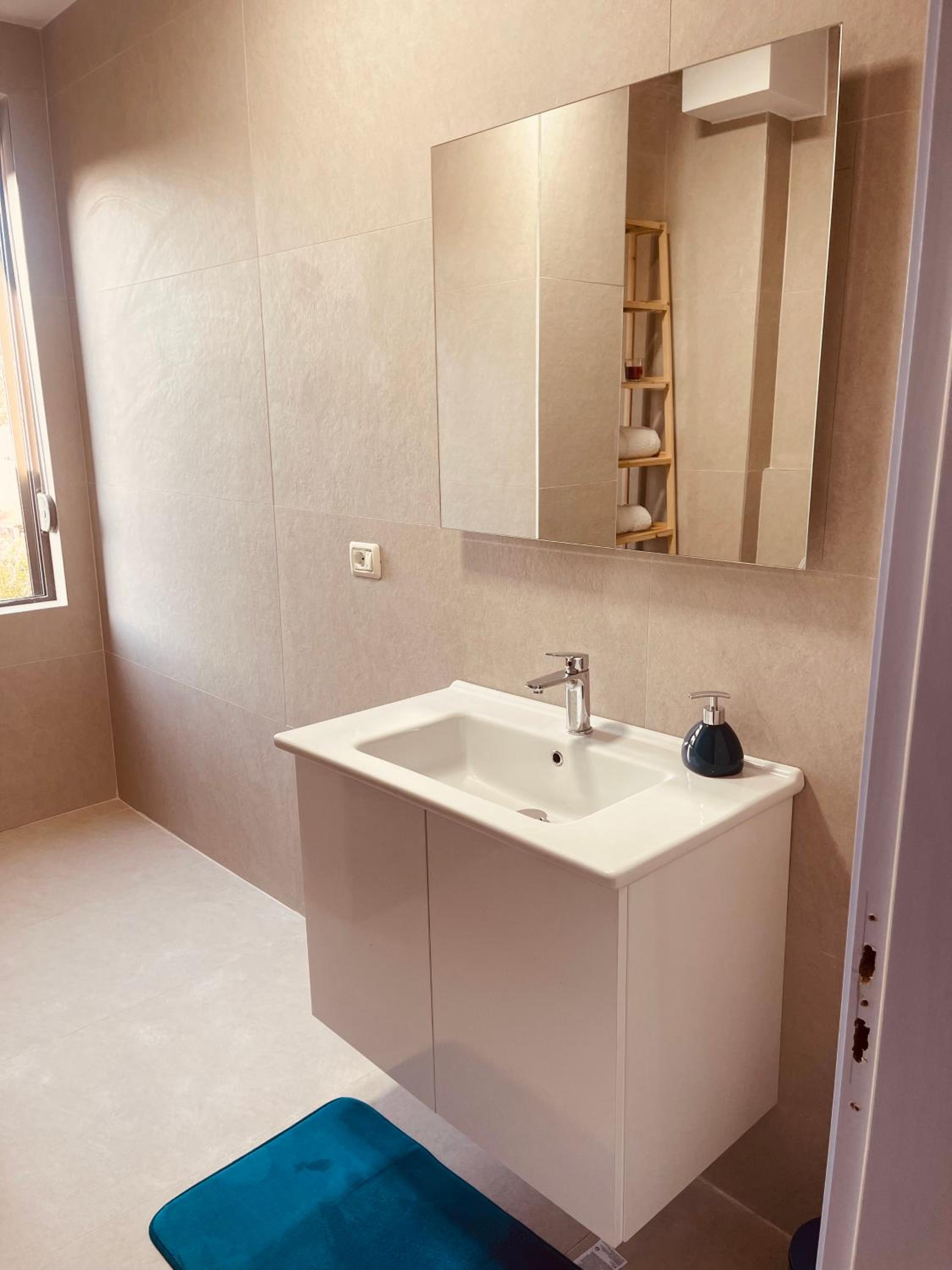 Cheerful 2-bedroom apartment in Golem