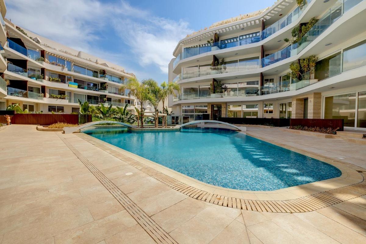 Super Luxury Penthouse with Hot Tub and Pool view 2