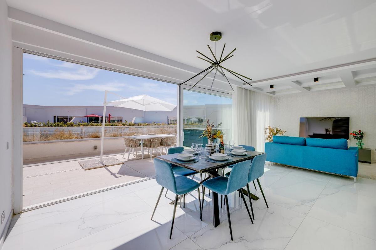Super Luxury Penthouse with Hot Tub and Pool view 4