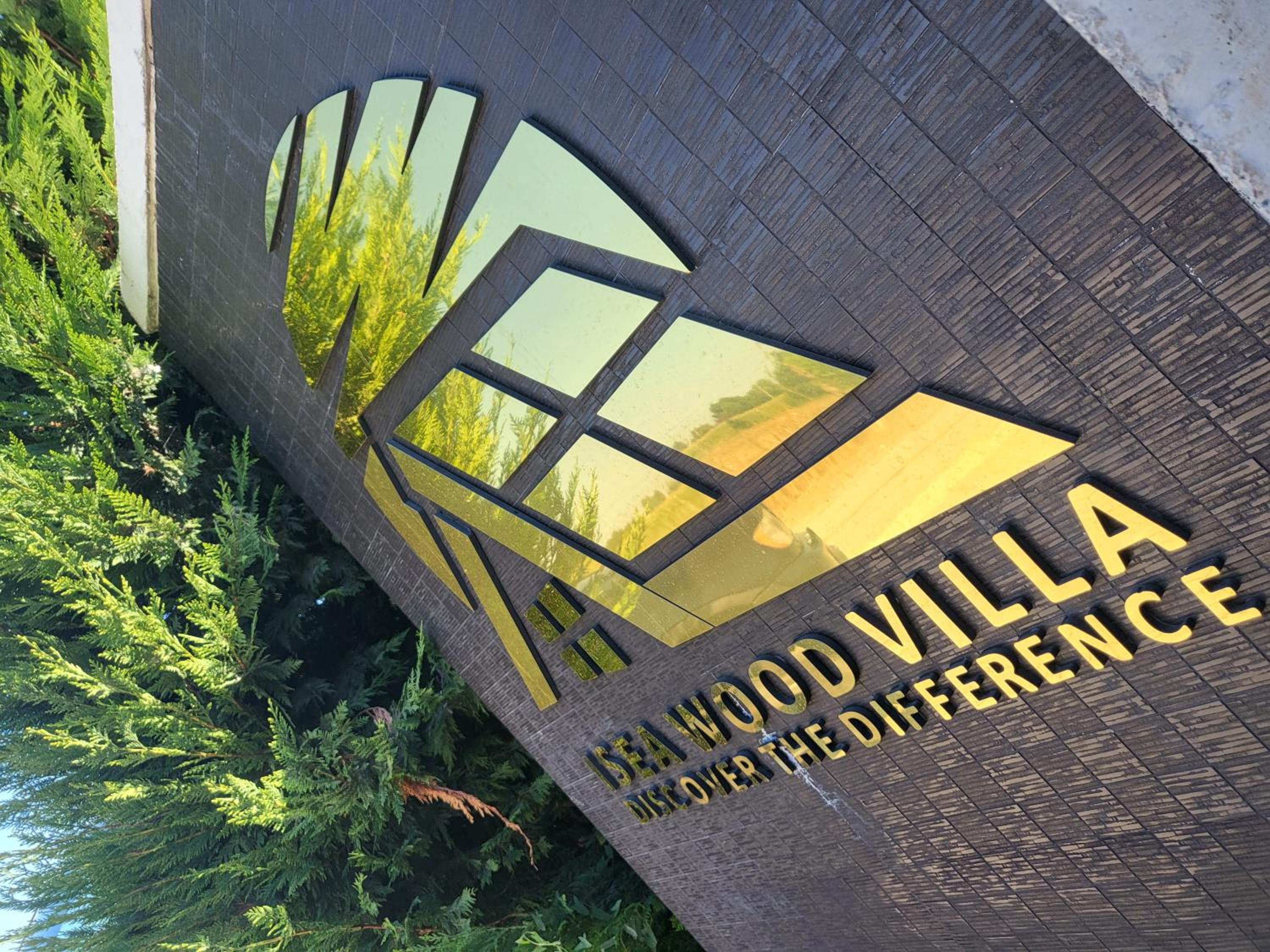 Isea Wood Villa