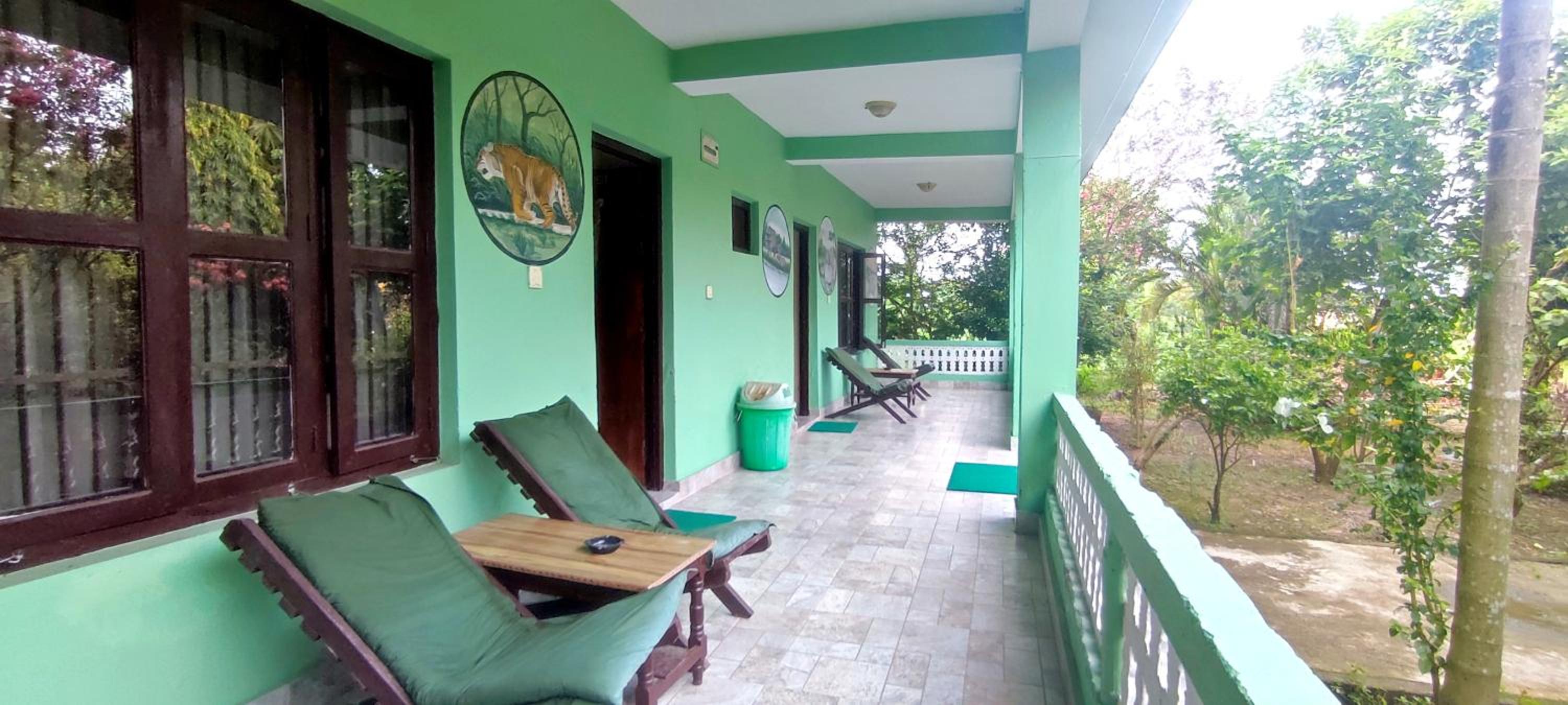 Hotel Rhino Land-Sauraha Family Home