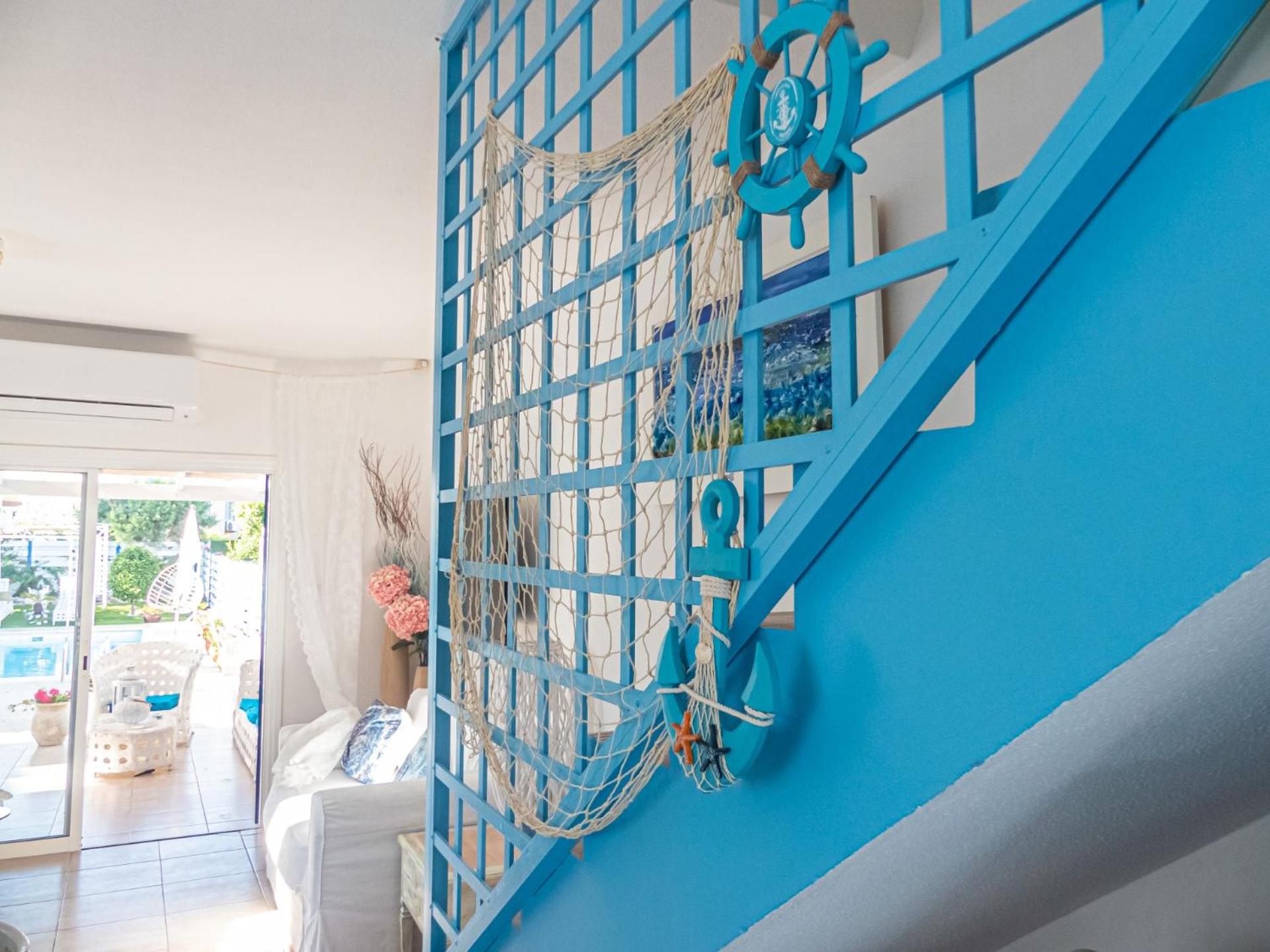 Greek Island Style 2 bedroom Villa with Pool next to the Sea