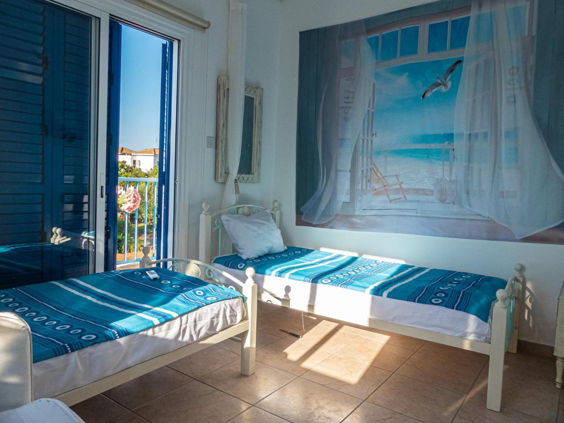 Greek Island Style 2 bedroom Villa with Pool next to the Sea