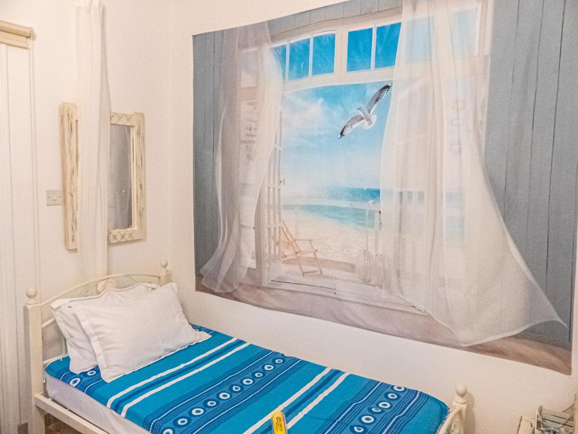 Greek Island Style 2 bedroom Villa with Pool next to the Sea