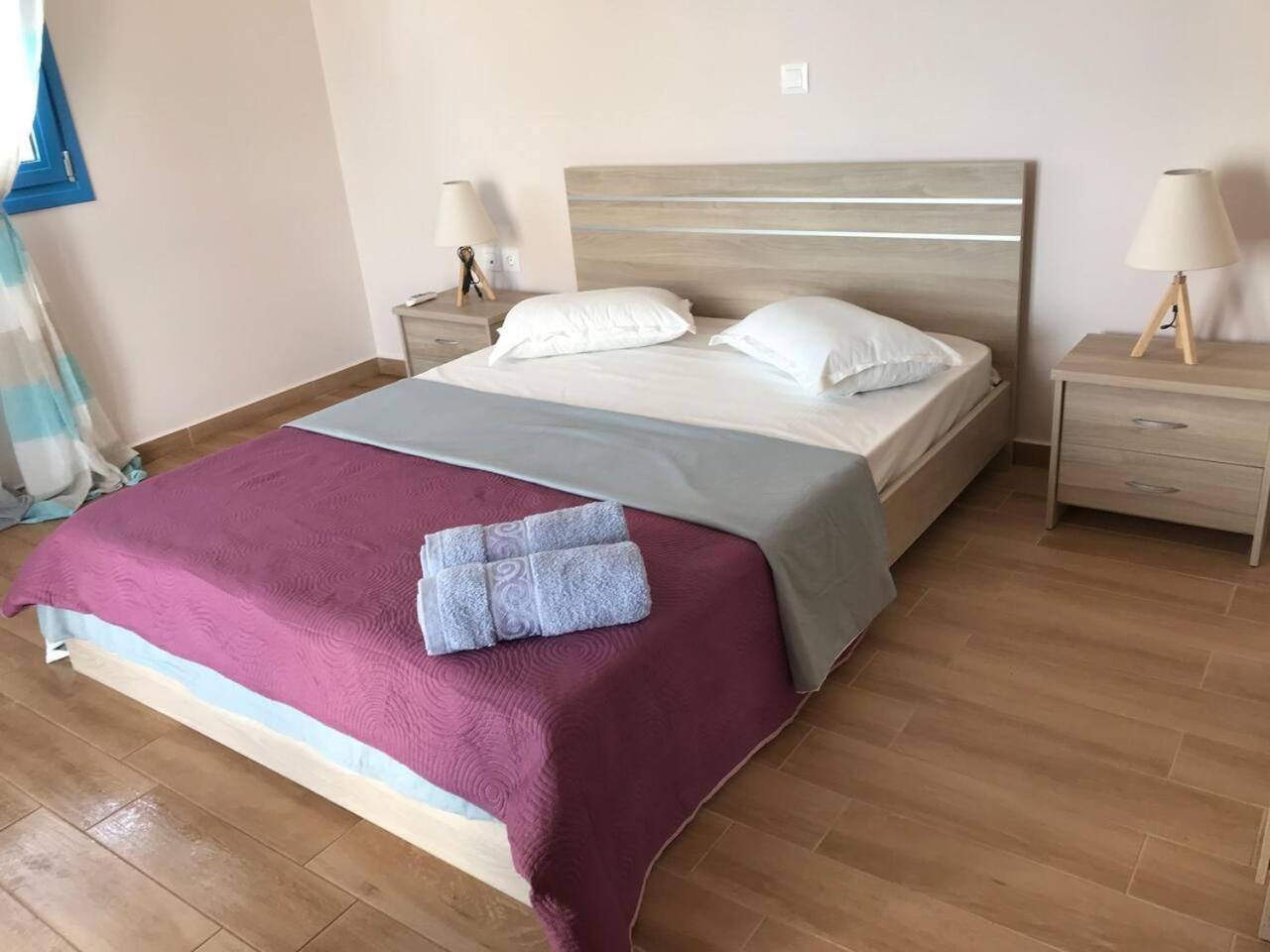 2 Bed - Sleeps 4 - Free Parking - Sea & Mtn View photo 3