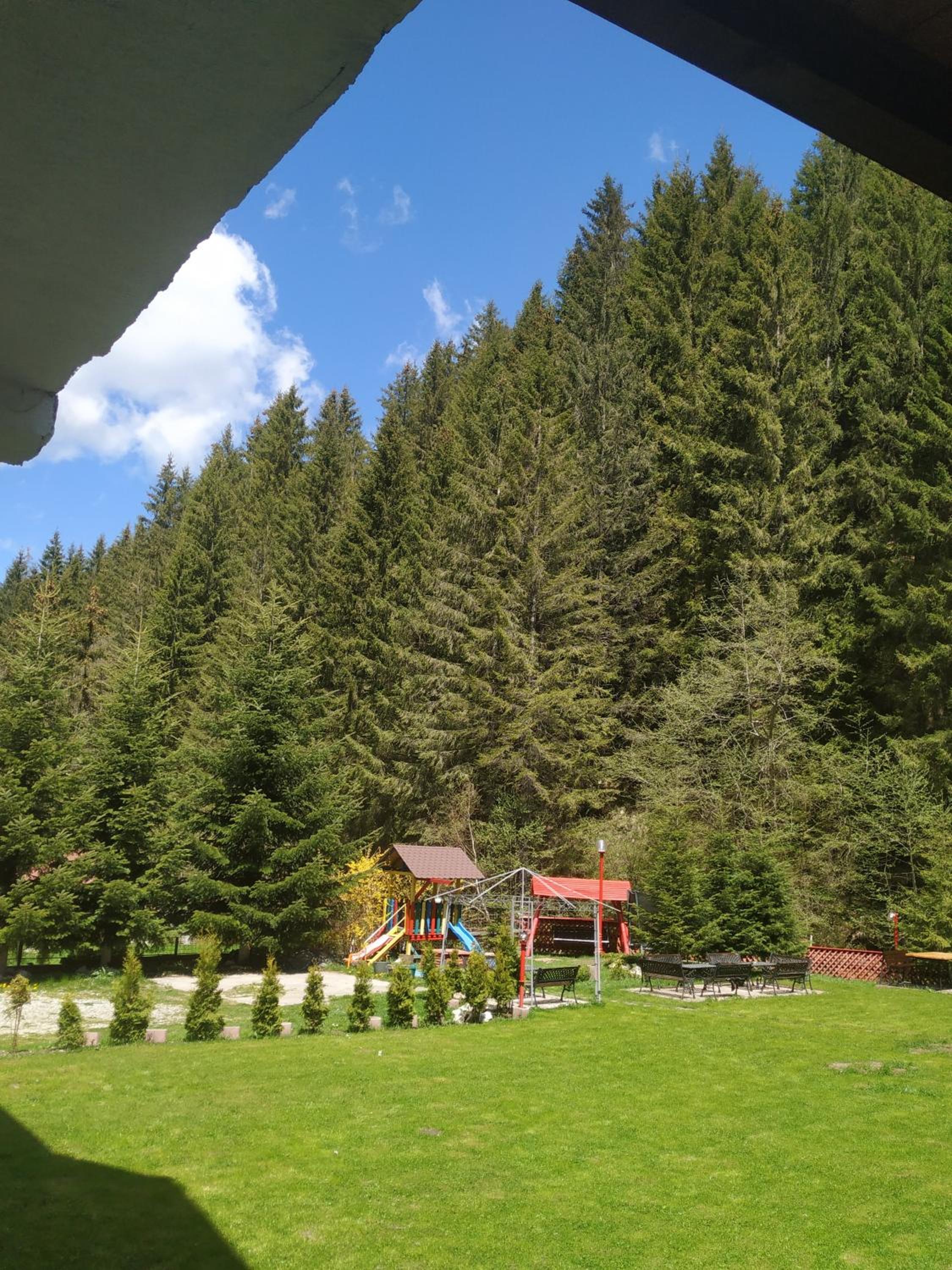 Pensiunea La Turcu view 4