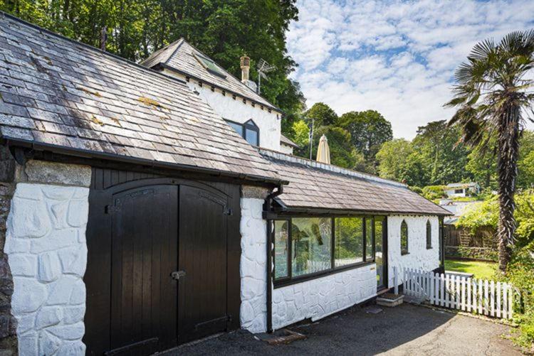 3 Bed - Smugglers Cottage view 2