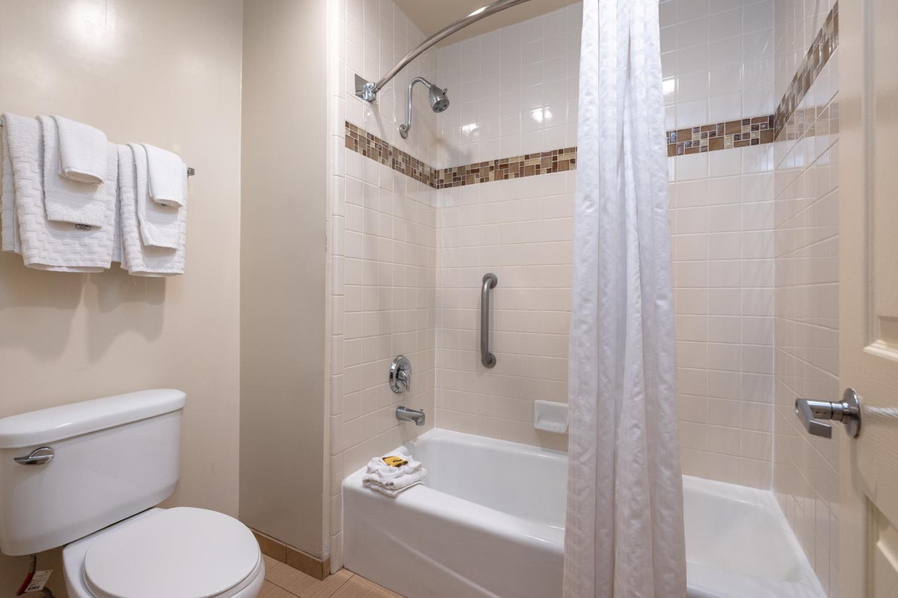 Best Western Plus Dixon Davis - Property Image 12