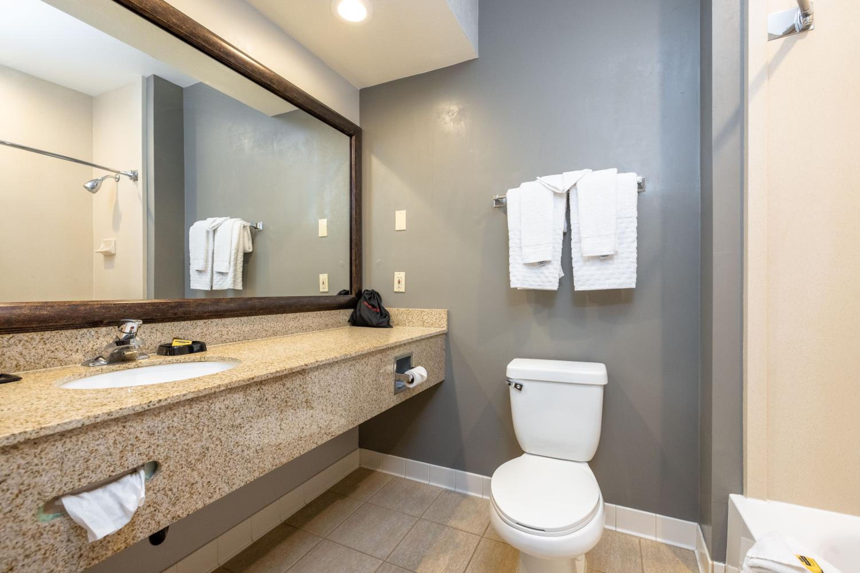Best Western Plus Dixon Davis - Property Image 11