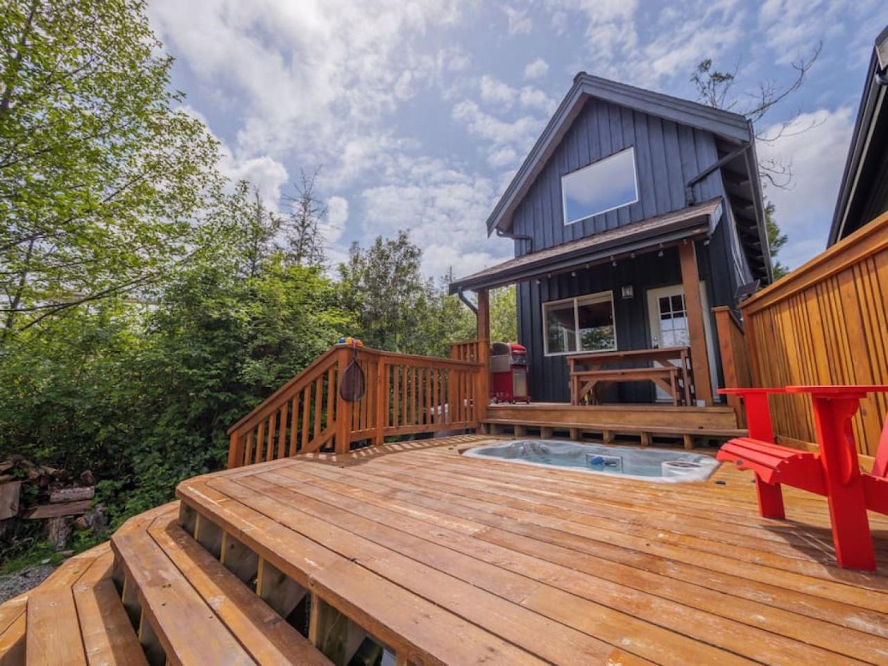 Bear Coast, Cabin with Hot Tub, Patio, and Waterview