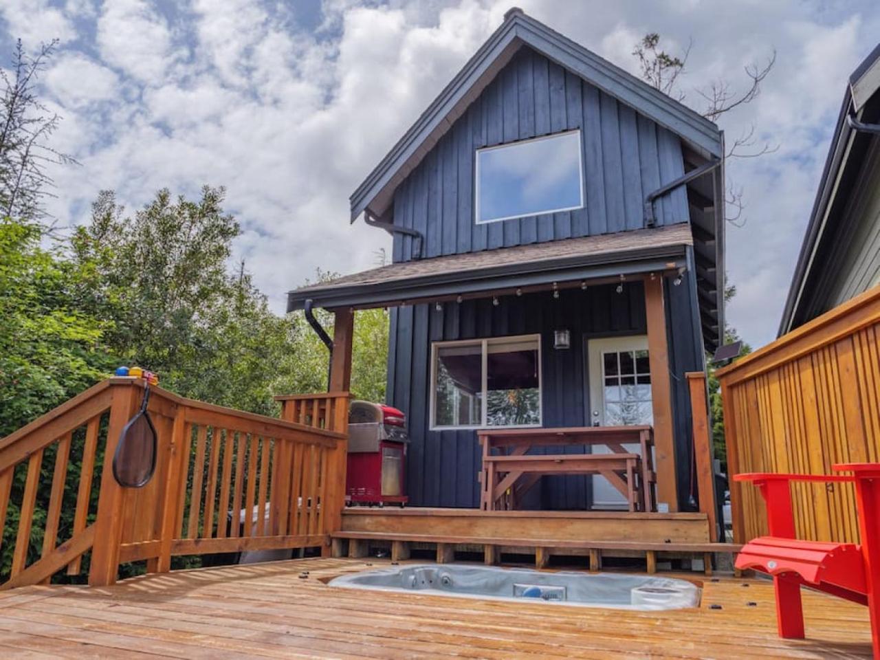 Bear Coast, Cabin with Hot Tub, Patio, and Waterview