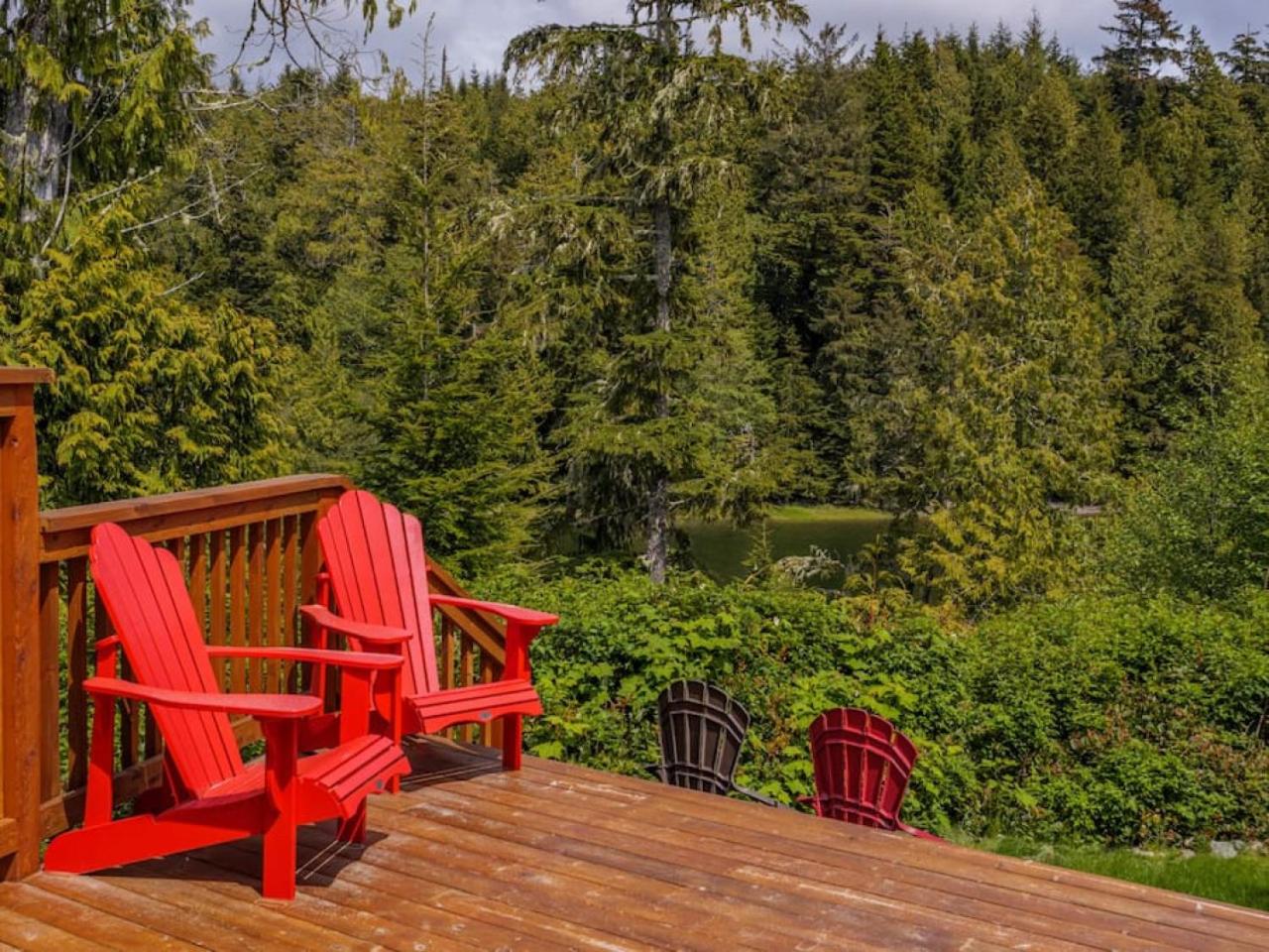 Bear Coast, Cabin with Hot Tub, Patio, and Waterview