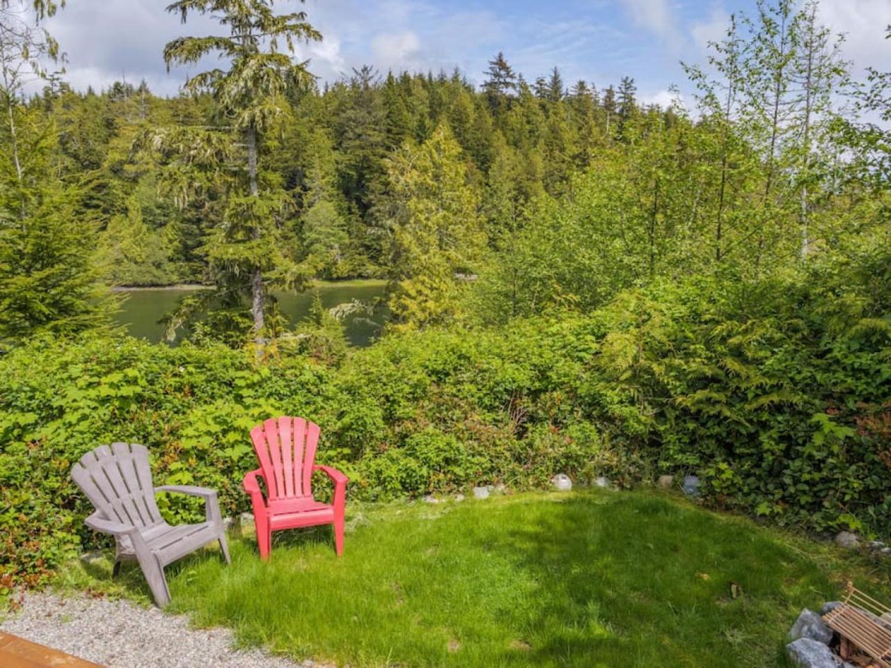 Bear Coast, Cabin with Hot Tub, Patio, and Waterview