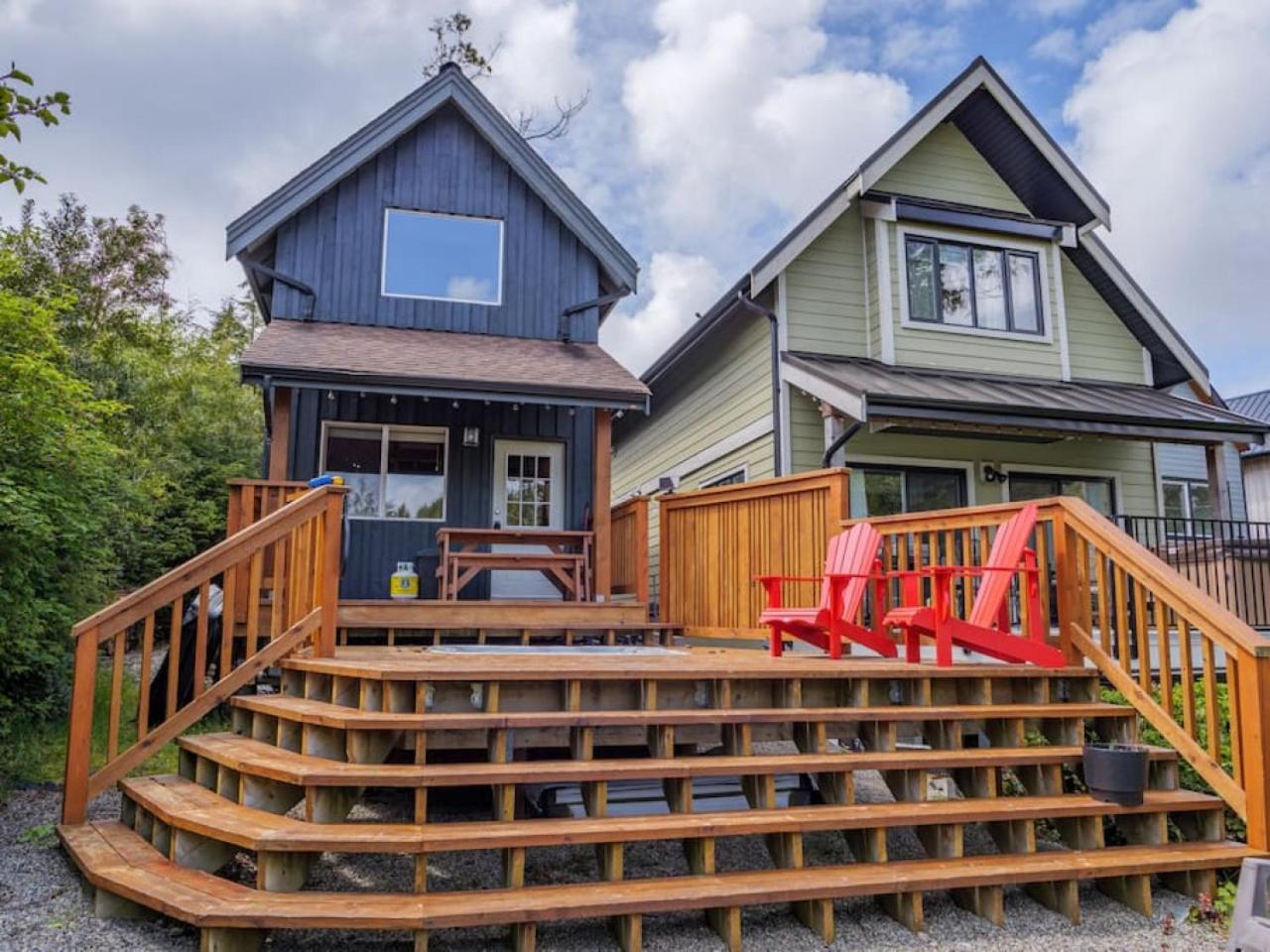 Bear Coast, Cabin with Hot Tub, Patio, and Waterview
