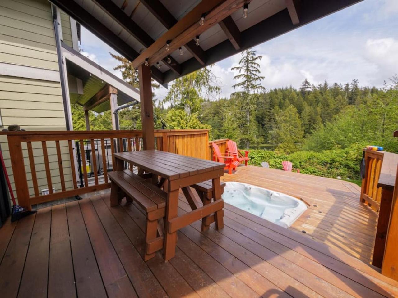 Bear Coast, Cabin with Hot Tub, Patio, and Waterview
