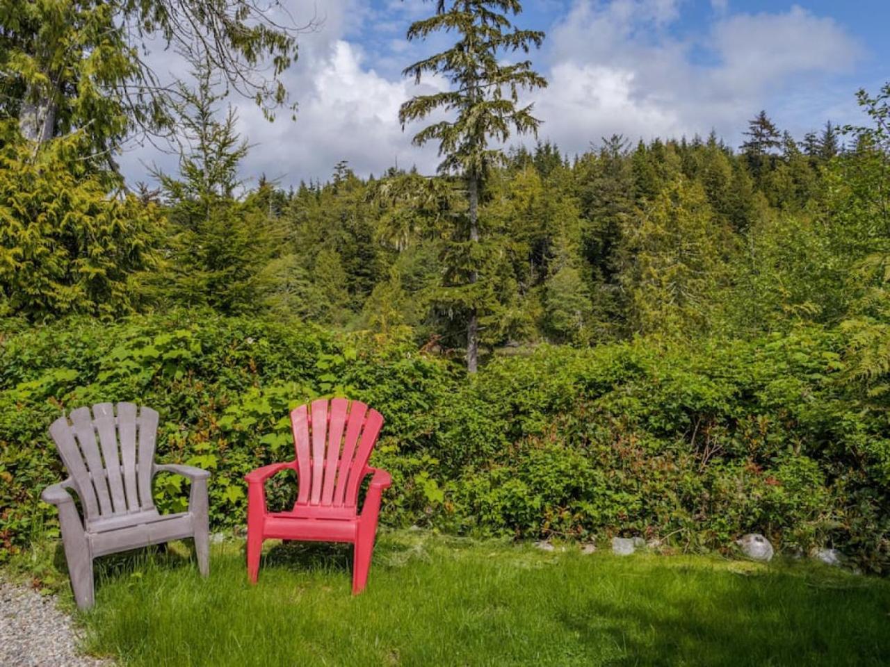 Bear Coast, Cabin with Hot Tub, Patio, and Waterview