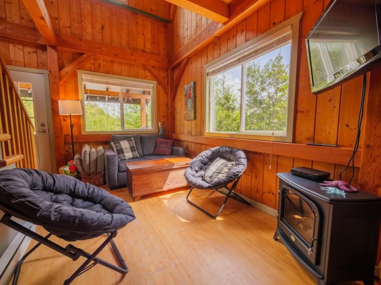 Bear Coast, Cabin with Hot Tub, Patio, and Waterview