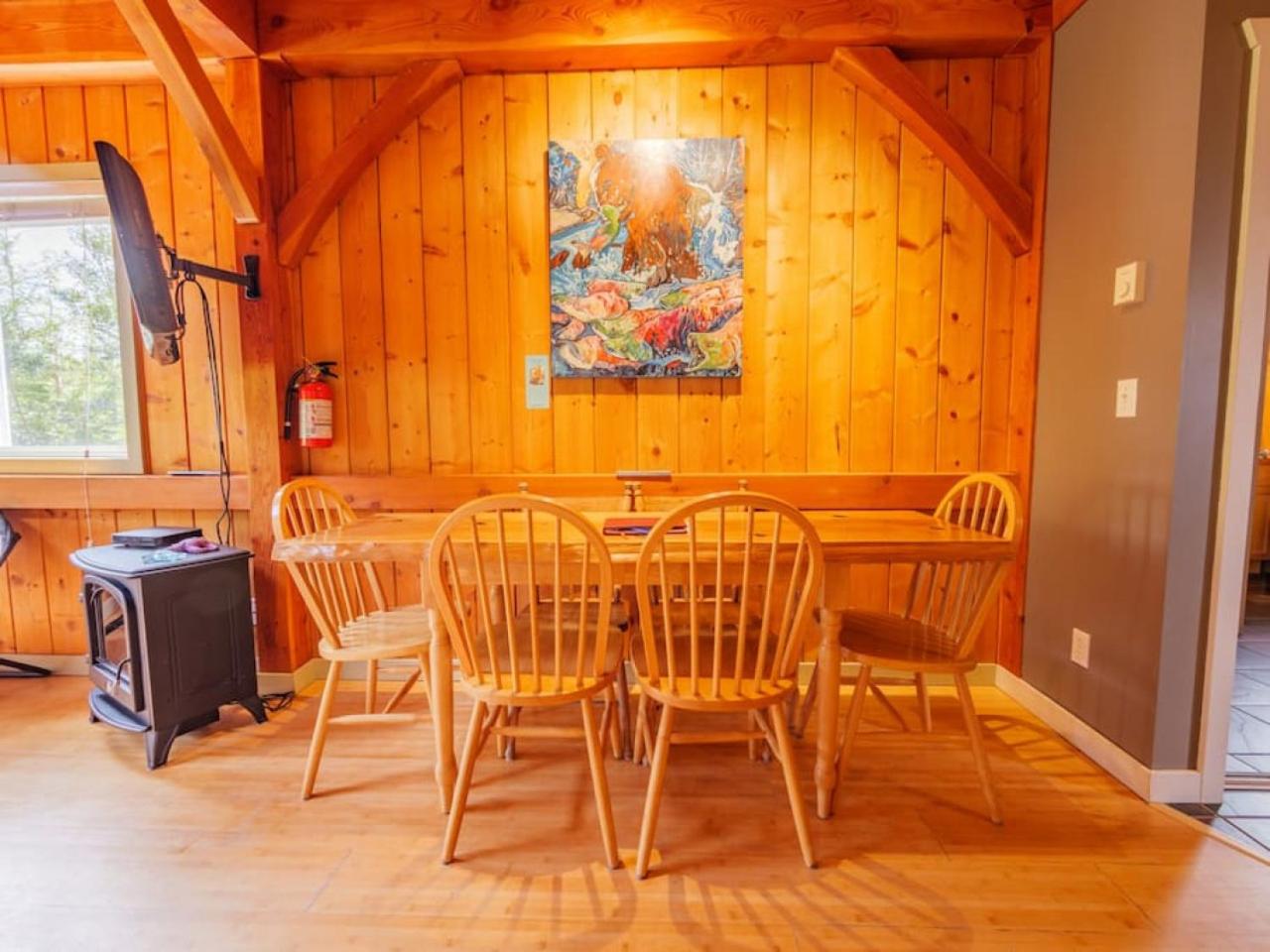 Bear Coast, Cabin with Hot Tub, Patio, and Waterview
