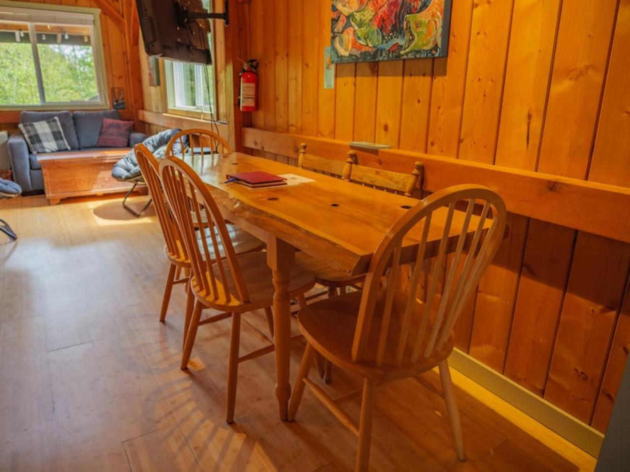 Bear Coast, Cabin with Hot Tub, Patio, and Waterview