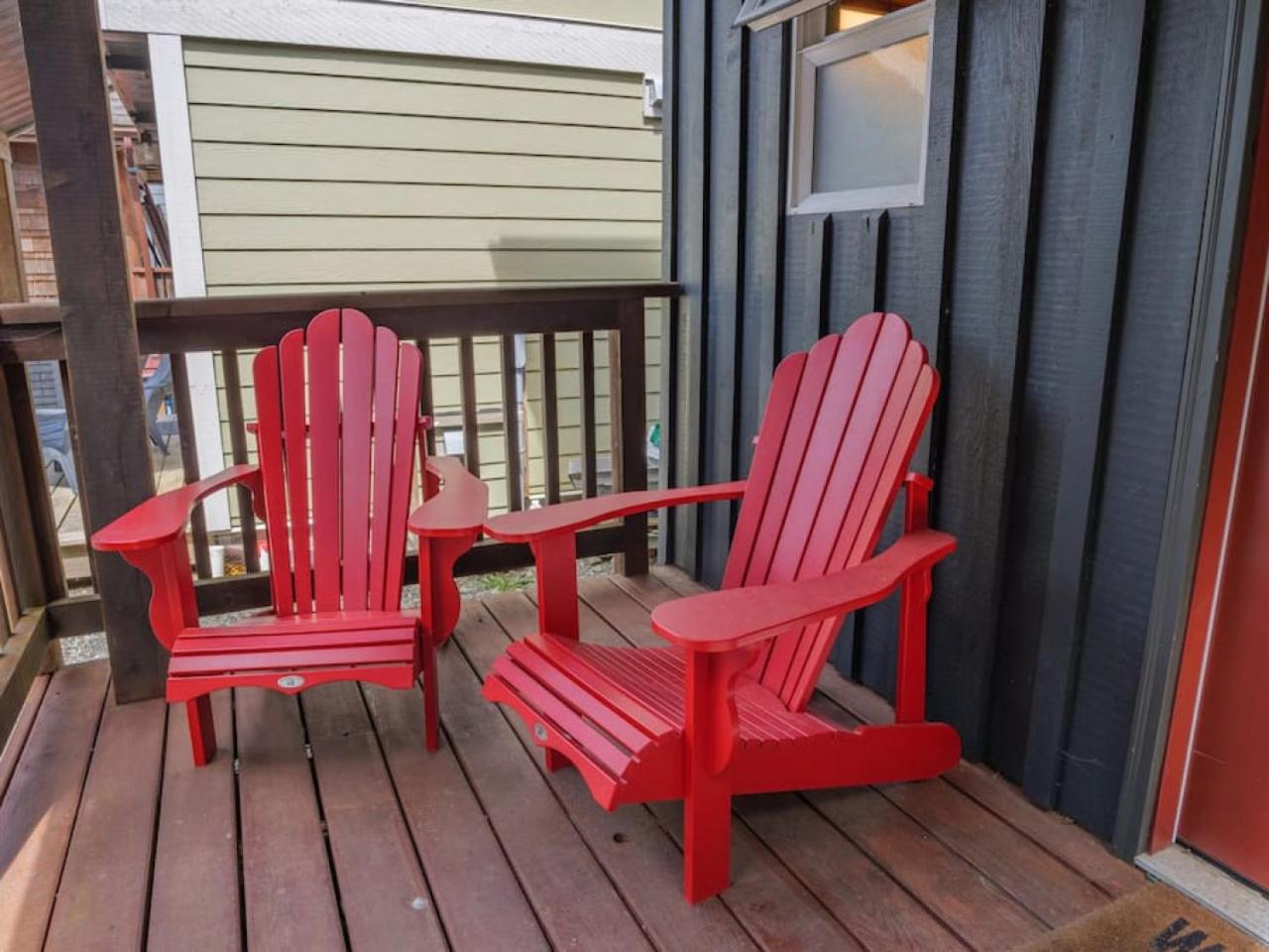Bear Coast, Cabin with Hot Tub, Patio, and Waterview