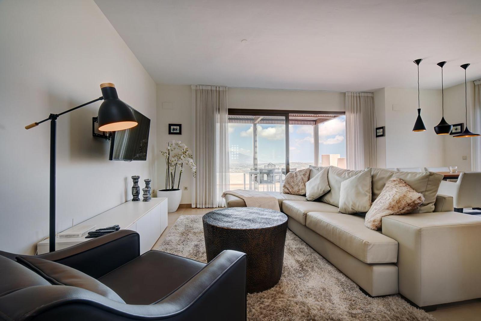 Hotel 103 - Luxurious 3 Bed Duplex Penthouse With Stunning Mountain Views - Image 1