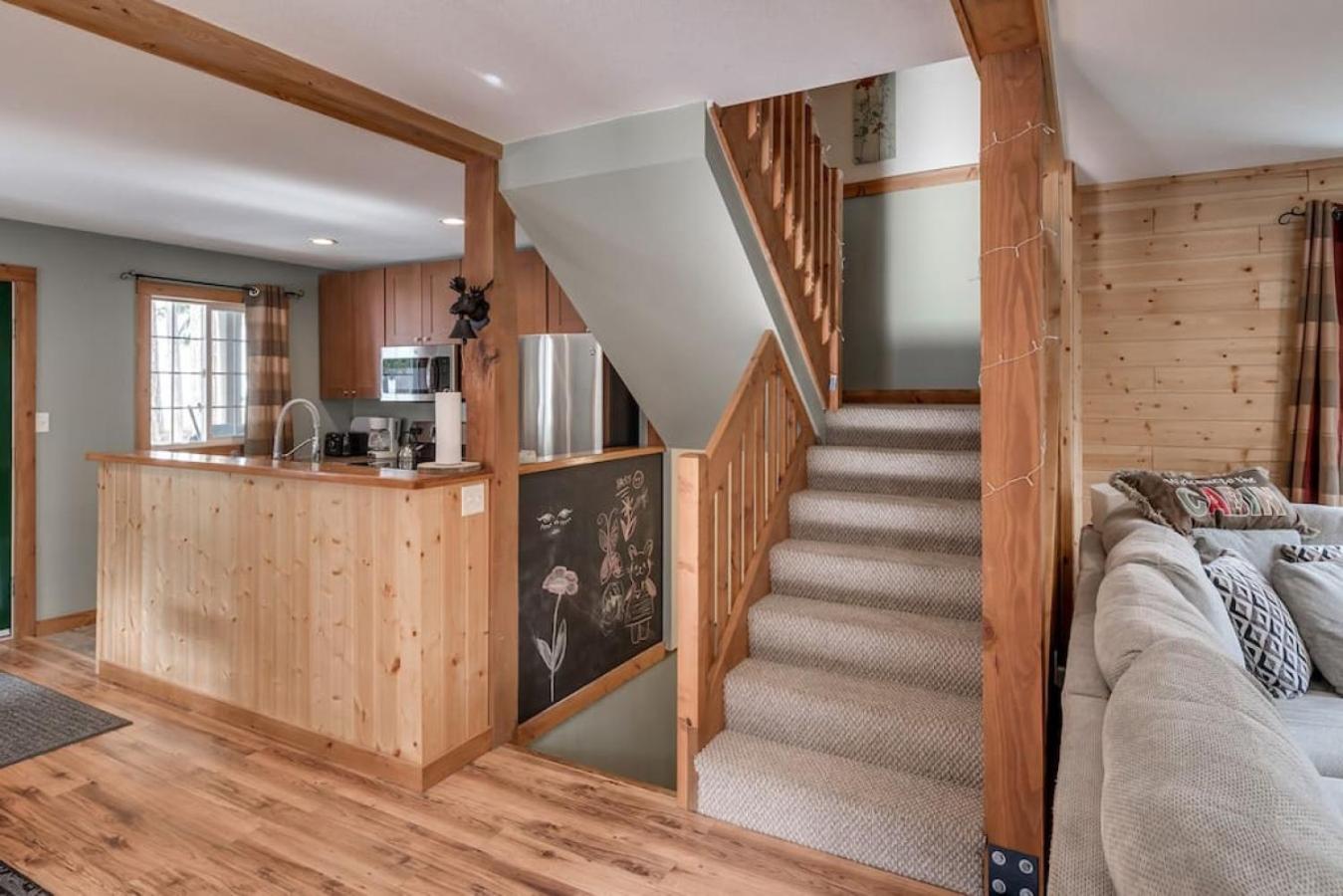 Whiskey Jack, 4 Bedroom Cabin with Outdoor Firepit