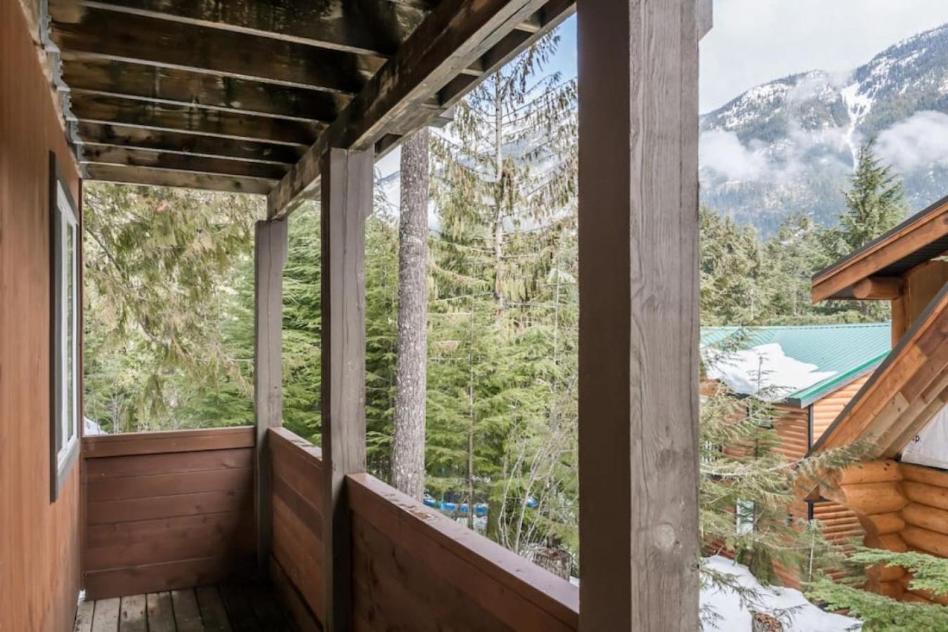 Whiskey Jack, 4 Bedroom Cabin with Outdoor Firepit