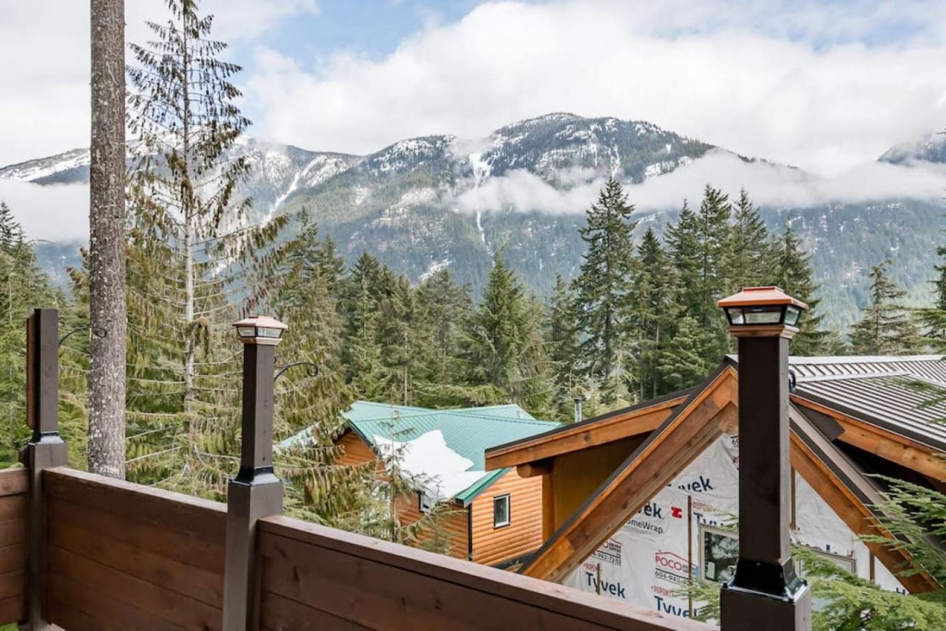 Whiskey Jack, 4 Bedroom Cabin with Outdoor Firepit