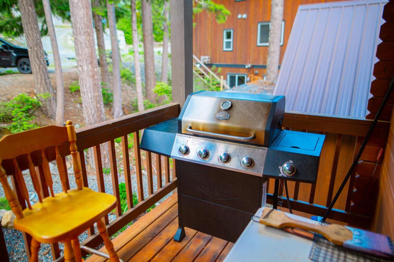 Whiskey Jack, 4 Bedroom Cabin with Outdoor Firepit
