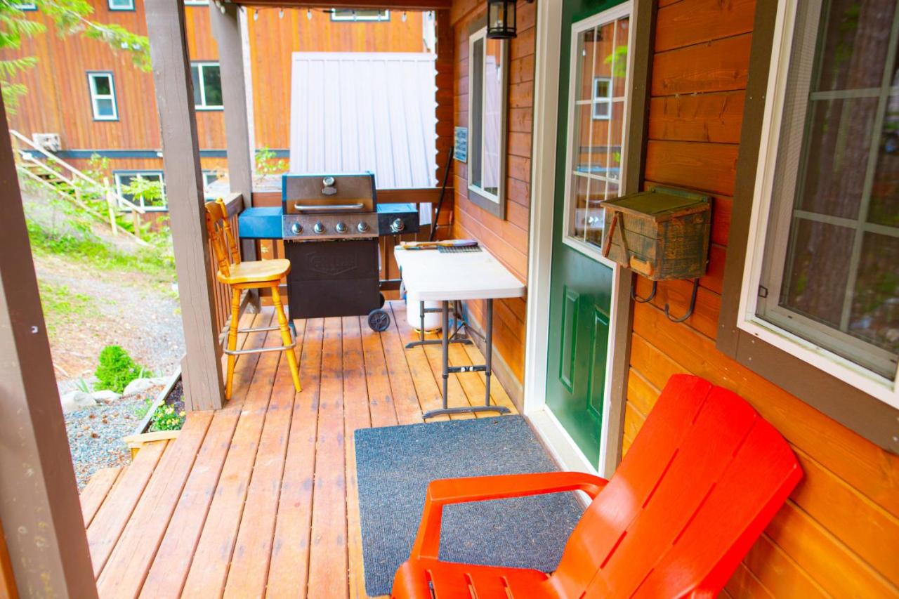 Whiskey Jack, 4 Bedroom Cabin with Outdoor Firepit