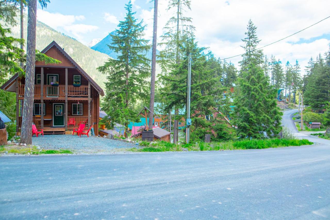 Whiskey Jack, 4 Bedroom Cabin with Outdoor Firepit