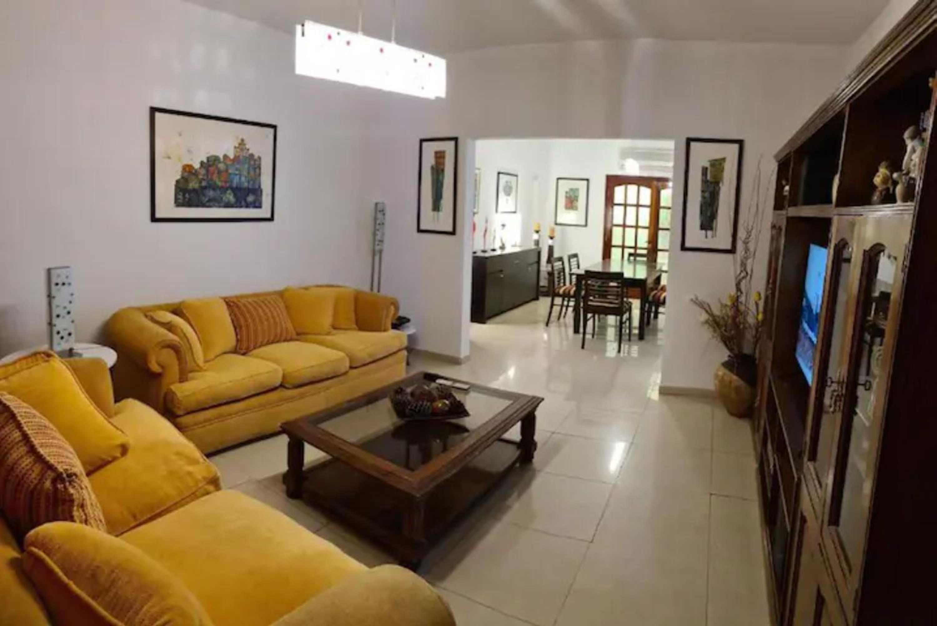 Lola Barracas Casa con Cochera