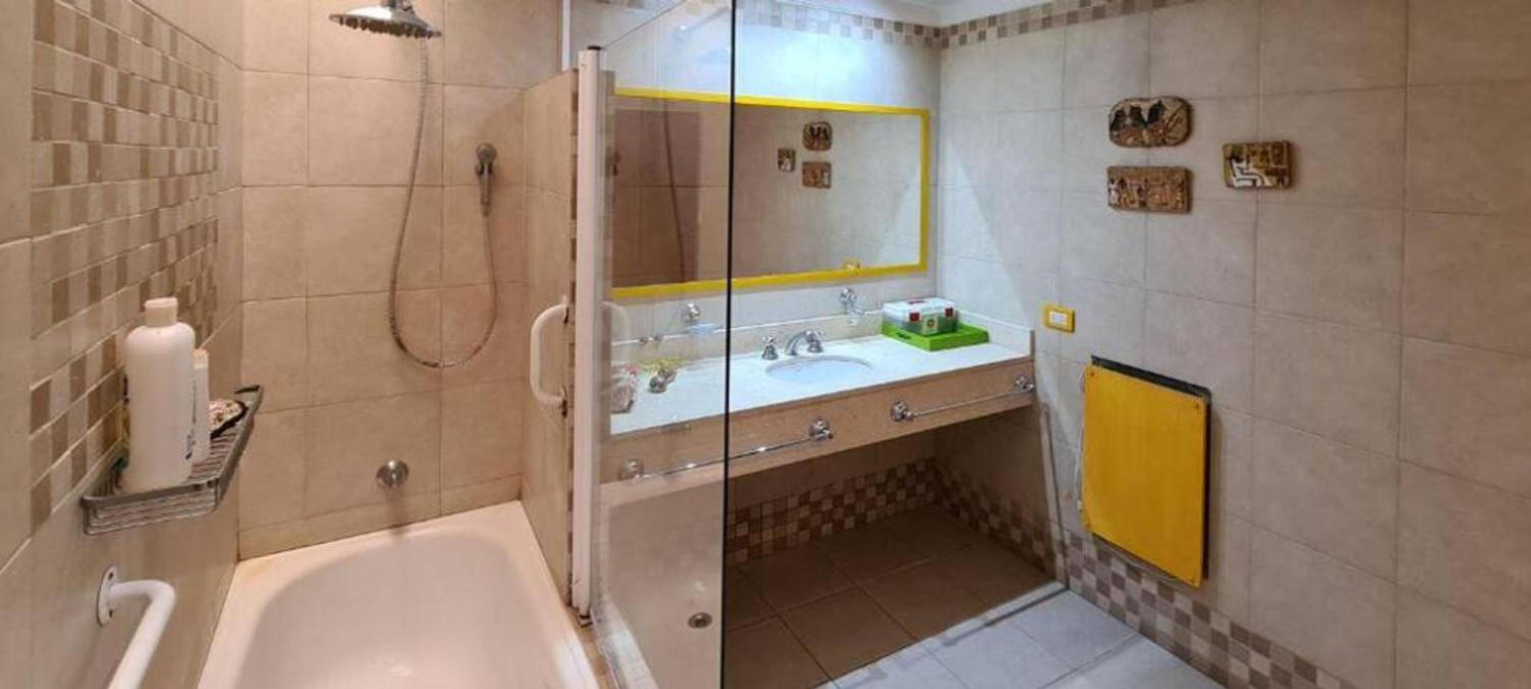 Lola Barracas Casa con Cochera