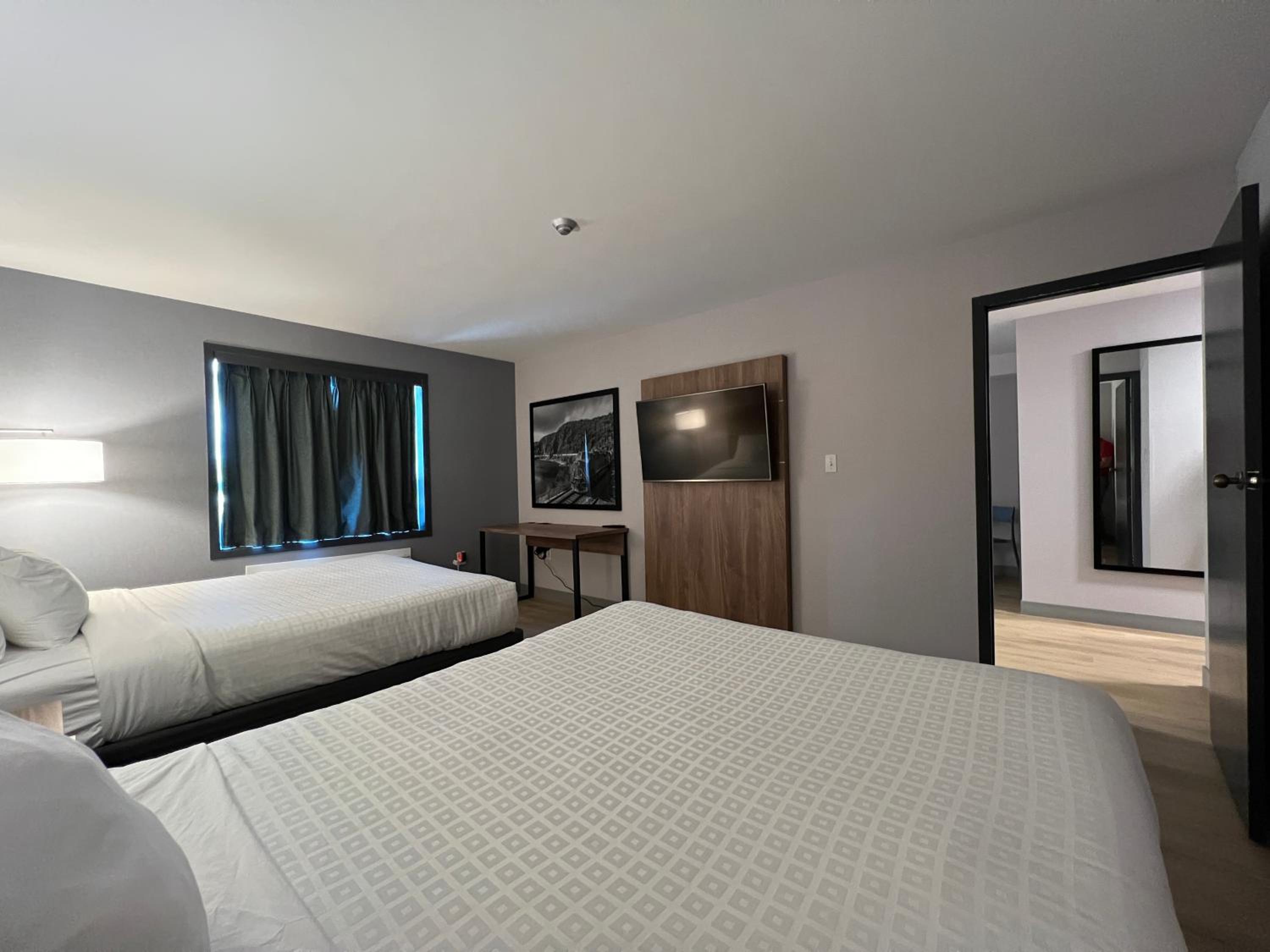 Cornwall Vacations - Super 8 by Wyndham Cornwall ON - Property Image 12