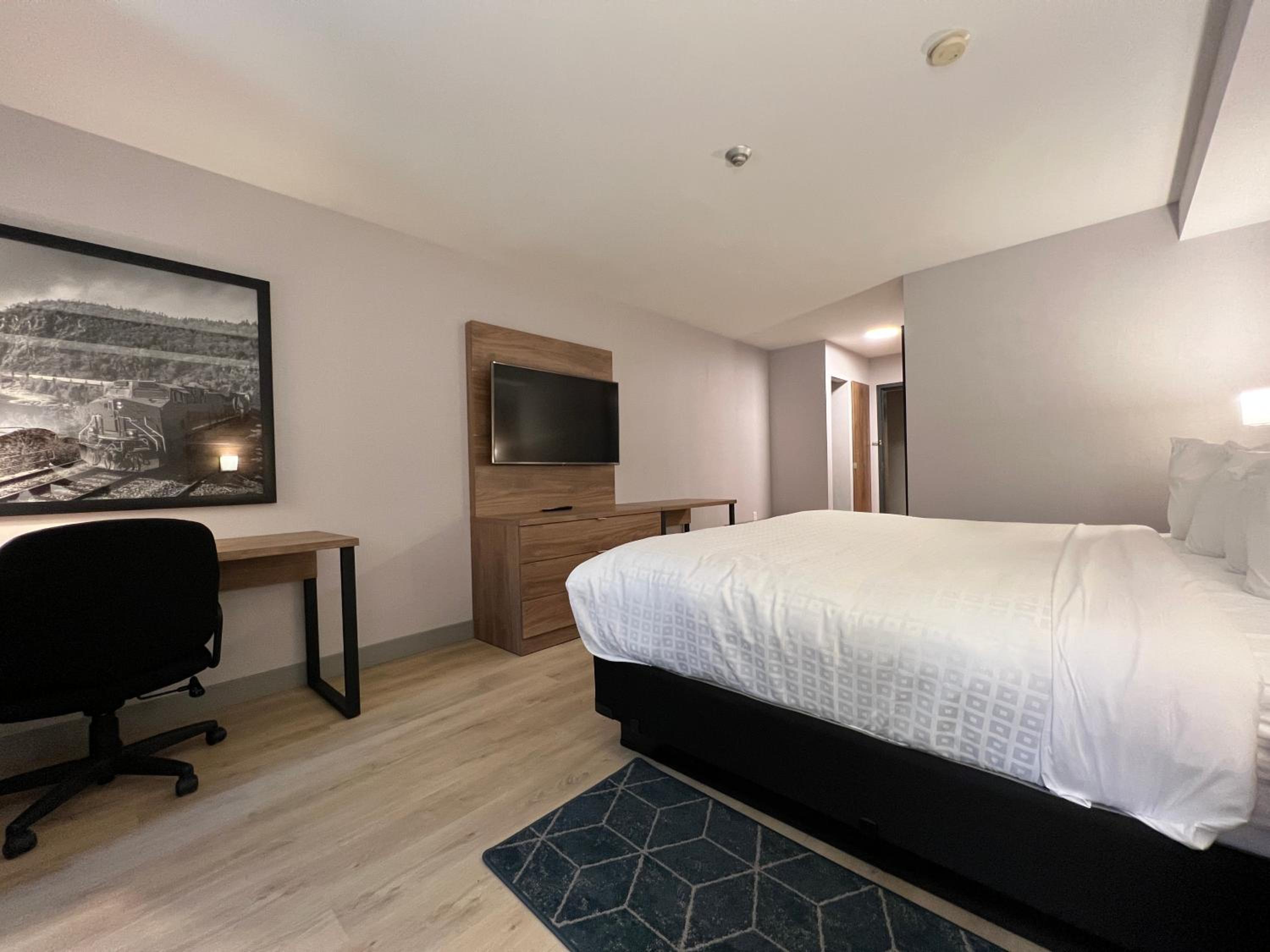 Cornwall Vacations - Super 8 by Wyndham Cornwall ON - Property Image 9