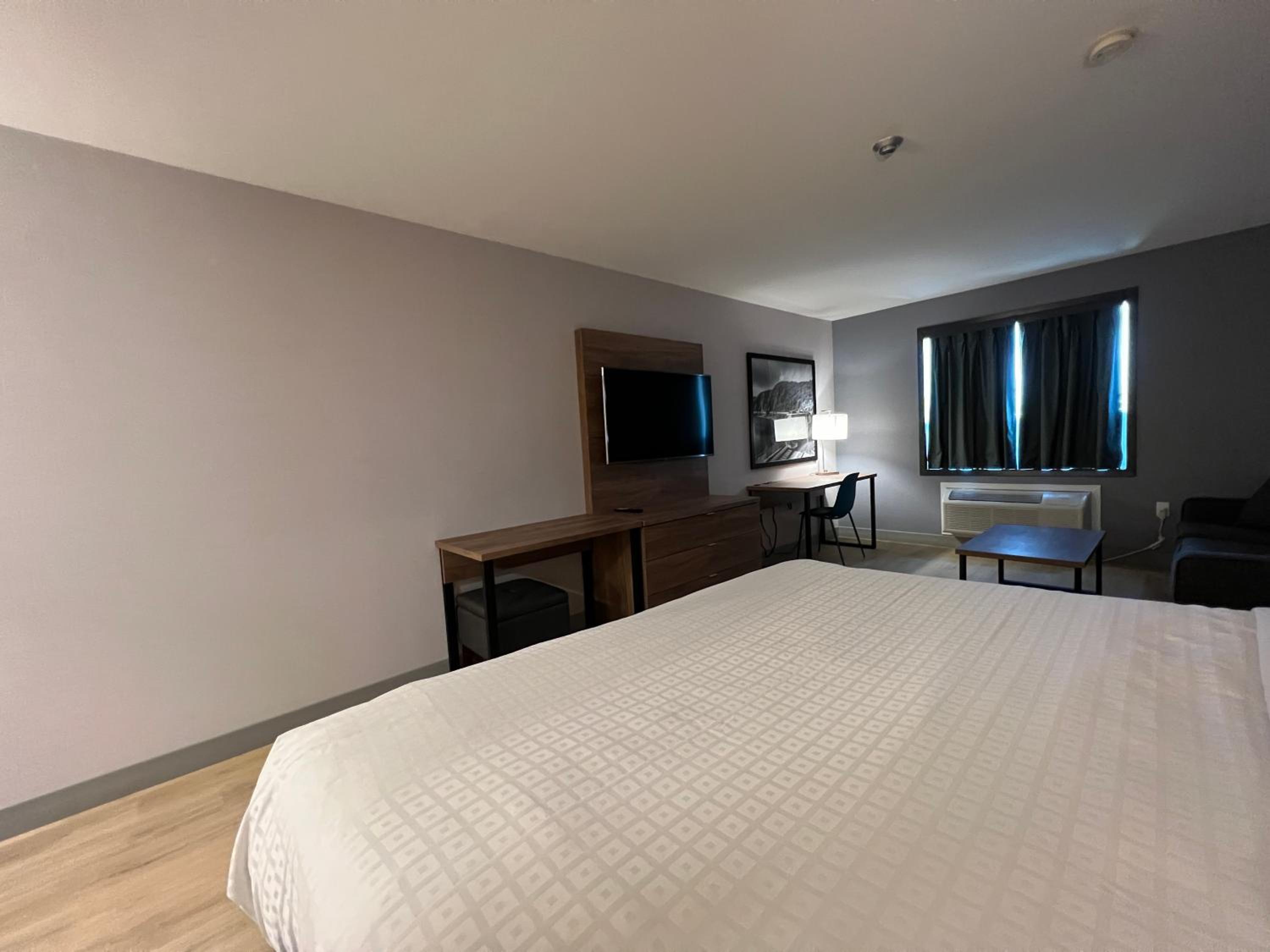 Cornwall Vacations - Super 8 by Wyndham Cornwall ON - Property Image 8