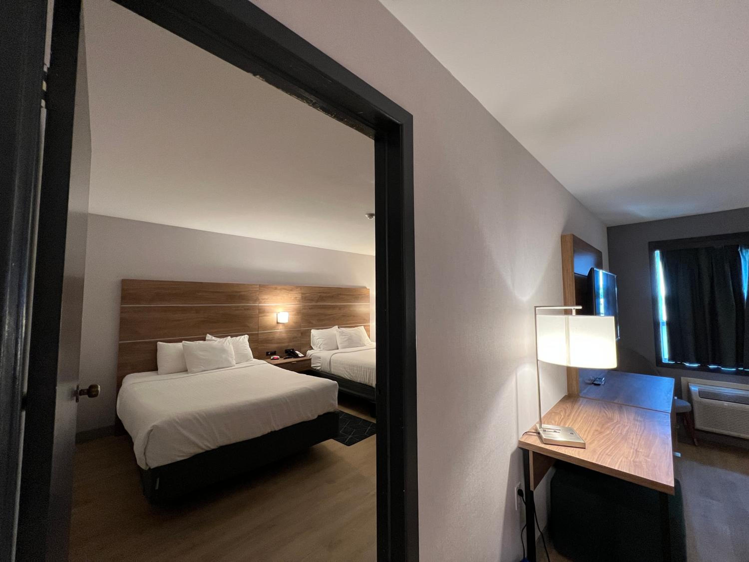 Cornwall Vacations - Super 8 by Wyndham Cornwall ON - Property Image 7