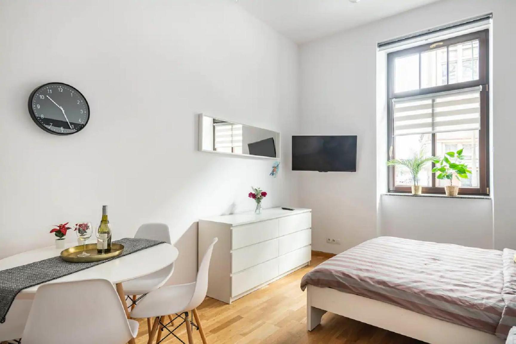 Uroczy apartament obok Opery i Dworca Głównego z Netflix view 3