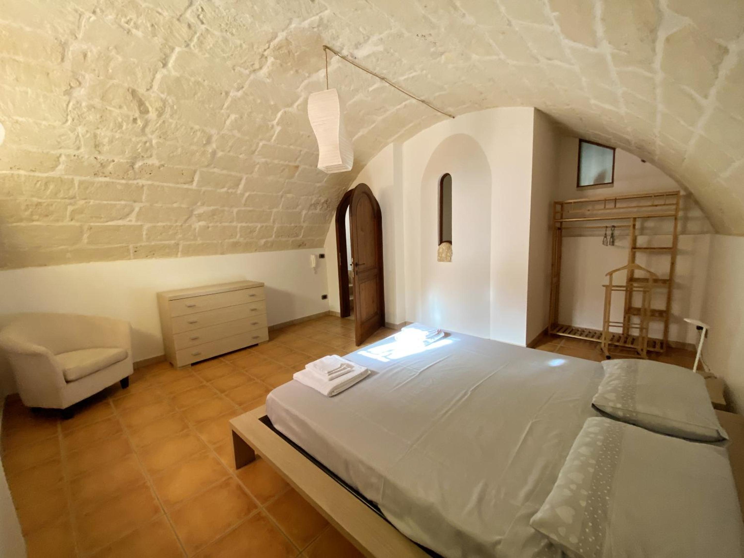 Comfortable House with Fenced Garden - Surano - Fireplace