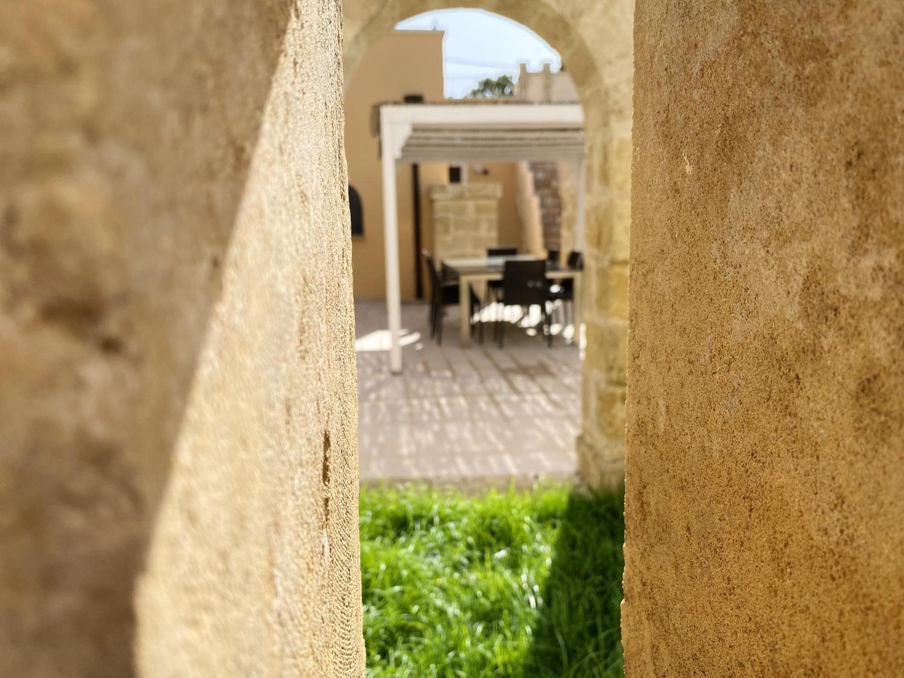 Comfortable House with Fenced Garden - Surano - Fireplace