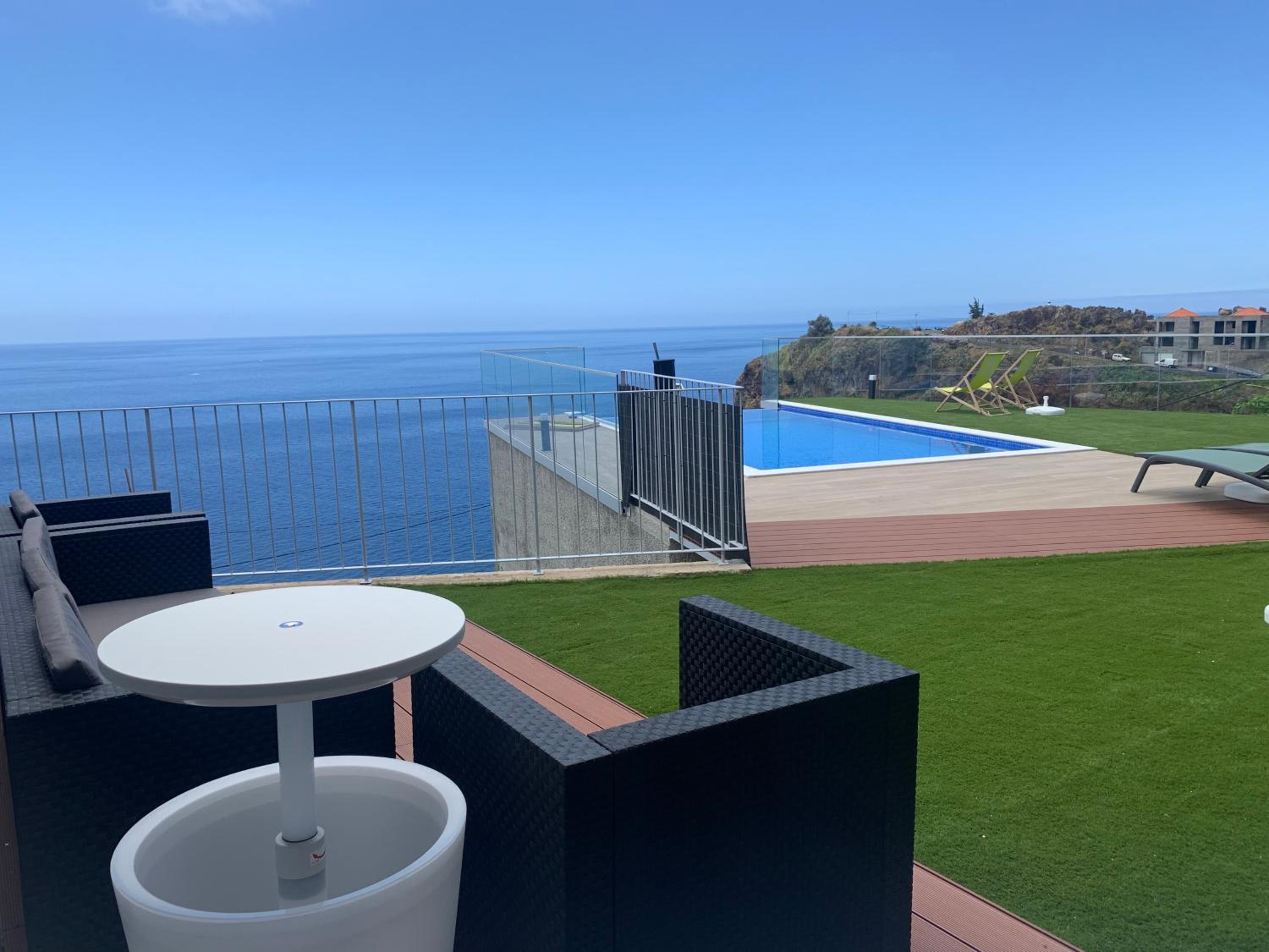 Hotel Madeira Sea Sunshine with heated pool - Image 1