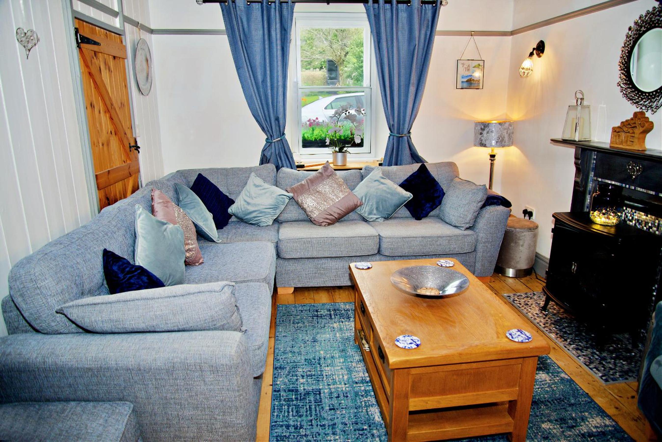 Porthyraur castle view, beach, parking,EV point Pet friendly view 5