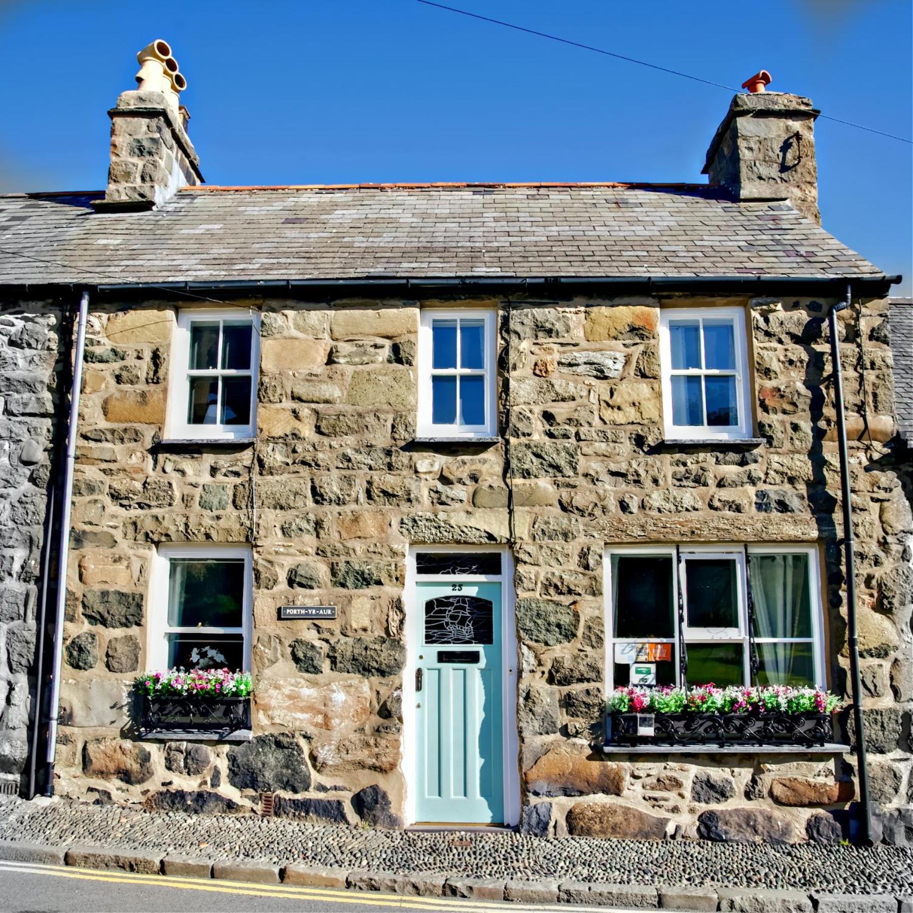 Porthyraur castle view, beach, parking,EV point Pet friendly view 2