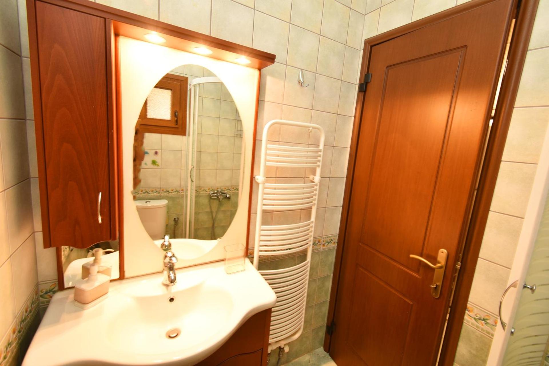 Sea Side Pine Maisonette, Siviri
