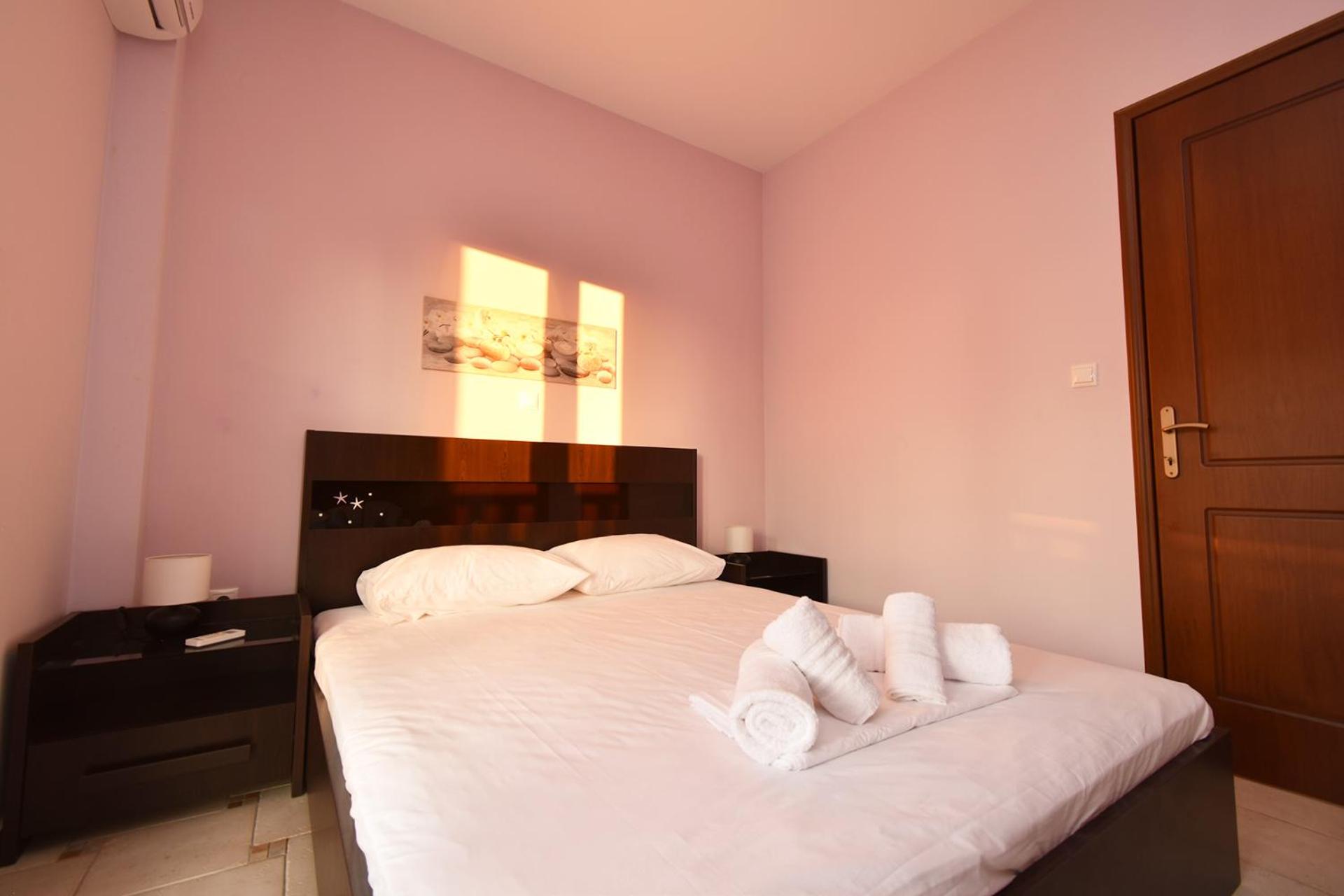 Sea Side Pine Maisonette, Siviri