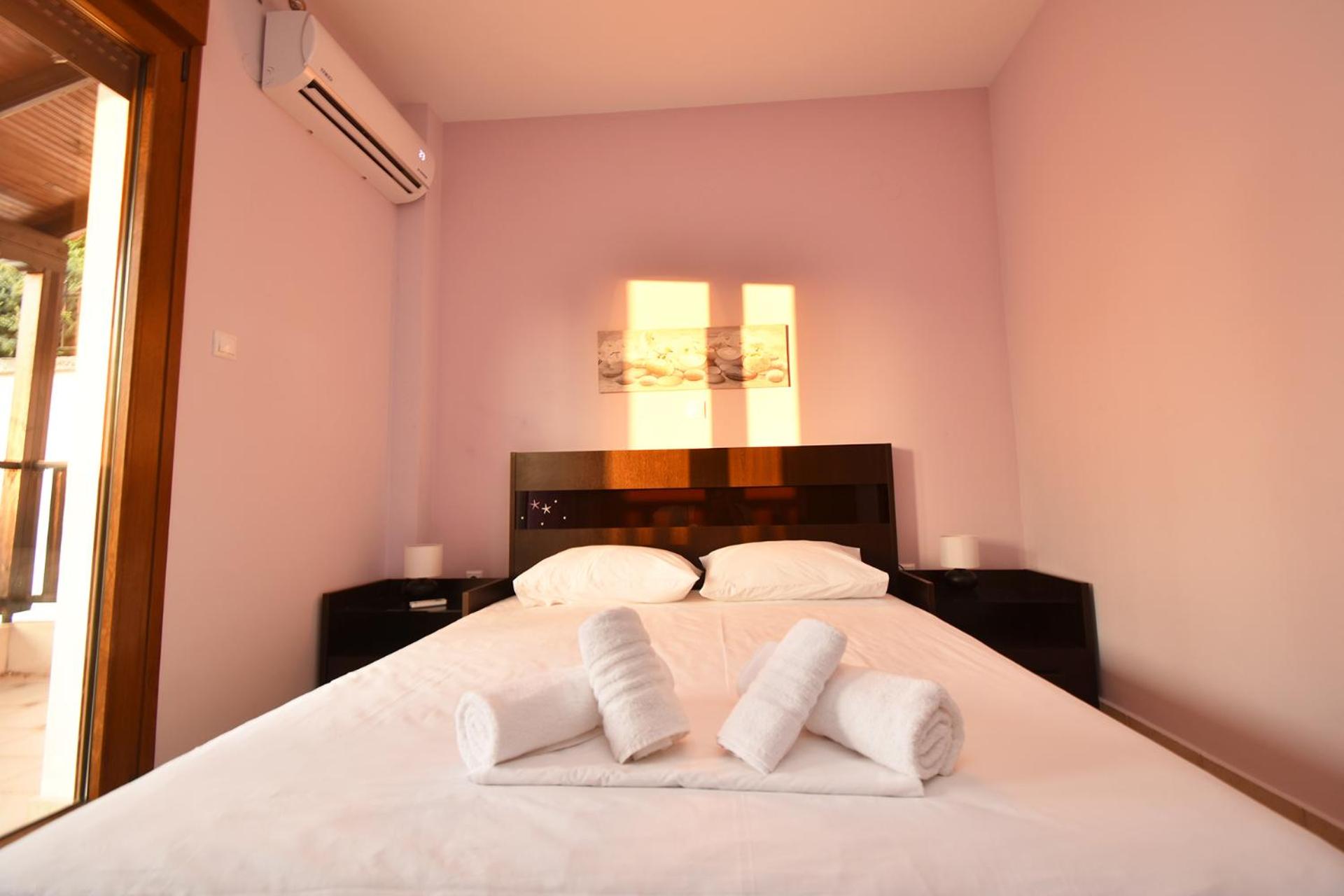 Sea Side Pine Maisonette, Siviri
